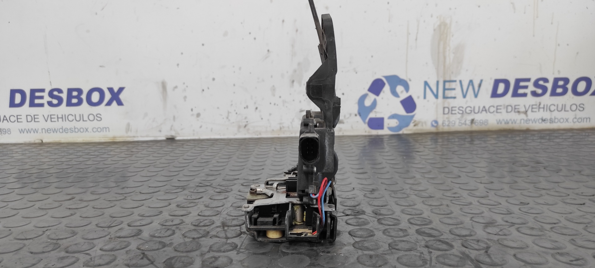 CERRADURA PUERTA TRASERA DERECHA VOLKSWAGEN PASSAT BERLINA (3B3) - vista 3