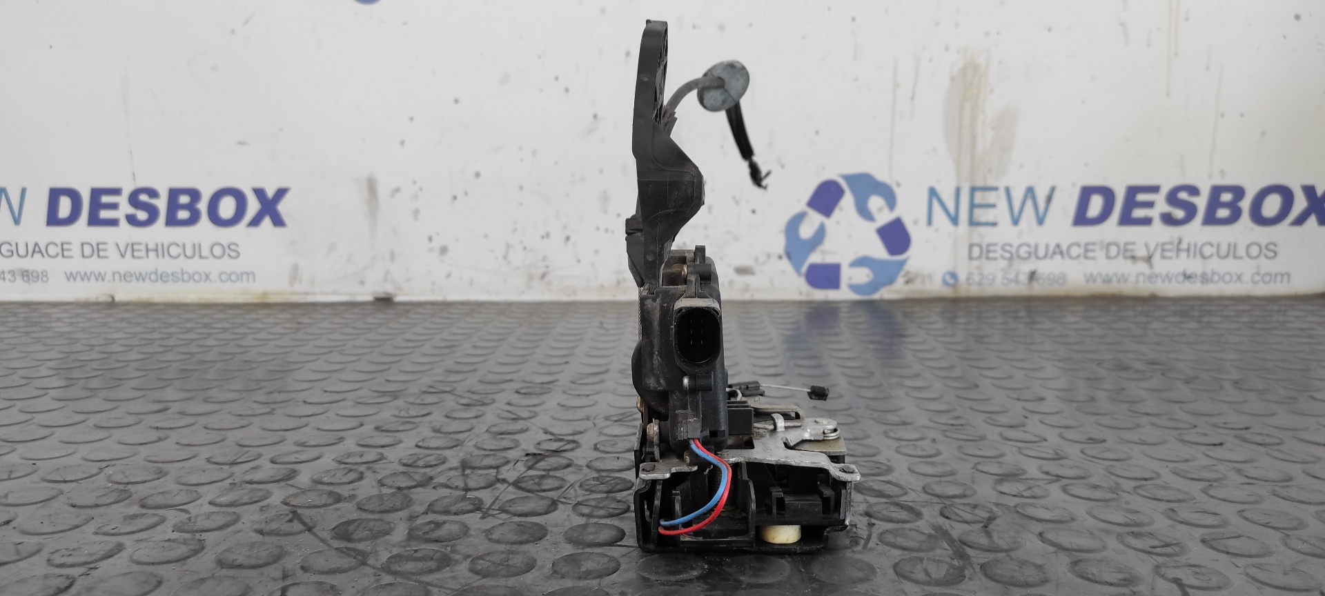 CERRADURA PUERTA TRASERA IZQUIERDA VOLKSWAGEN PASSAT BERLINA (3B3) - vista 3