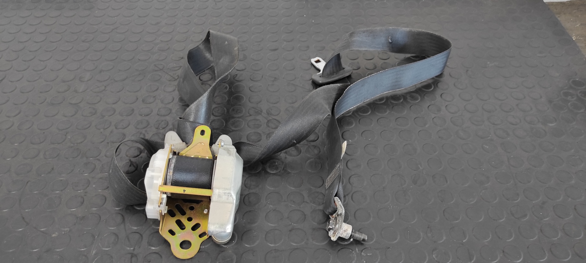 CINTURON DELANTERO IZQUIERDO TOYOTA COROLLA VERSO (R1)