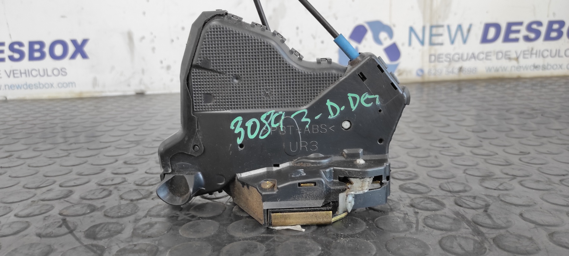 CERRADURA PUERTA DELANTERA DERECHA TOYOTA COROLLA VERSO (R1)