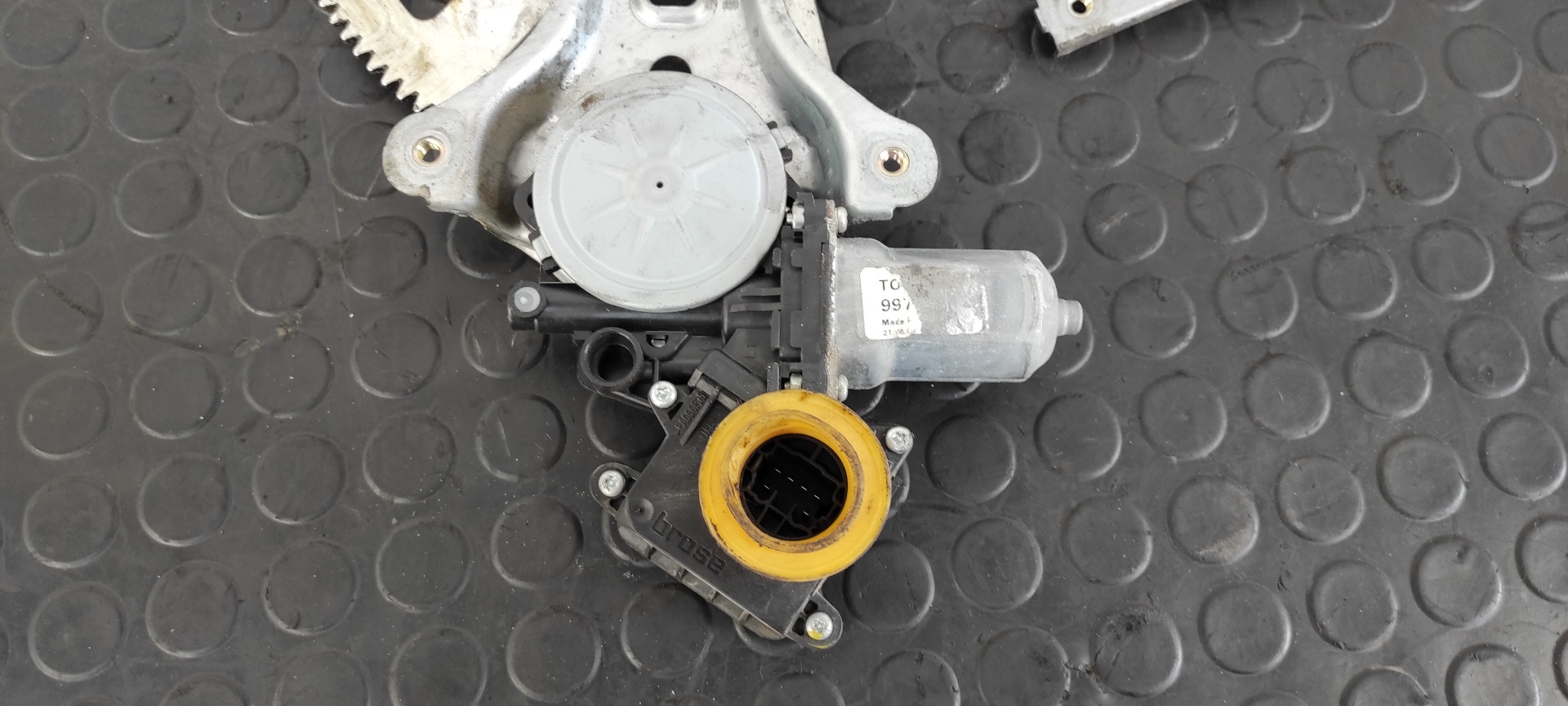 ELEVALUNAS TRASERO IZQUIERDO TOYOTA COROLLA VERSO (R1) - vista 4