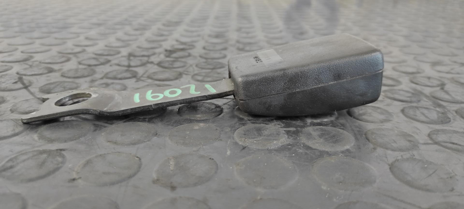 ENGANCHE CINTURON DELANTERO DERECHO MITSUBISHI MONTERO (V60/V70) - vista 7