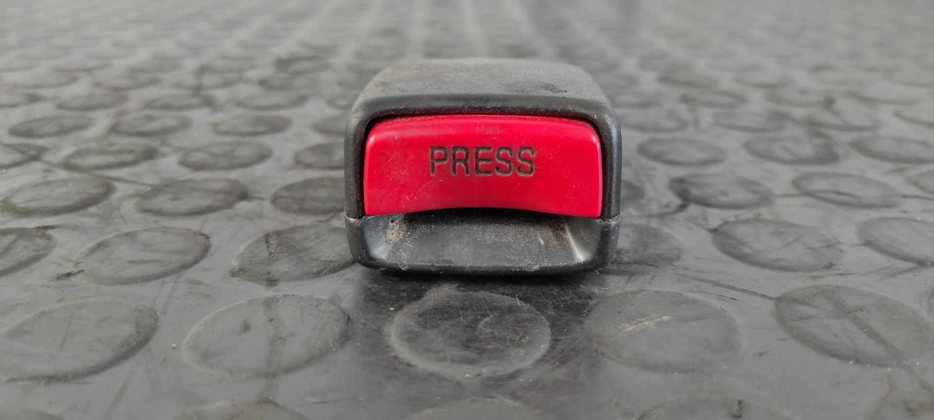 ENGANCHE CINTURON DELANTERO DERECHO MITSUBISHI MONTERO (V60/V70) - vista 2