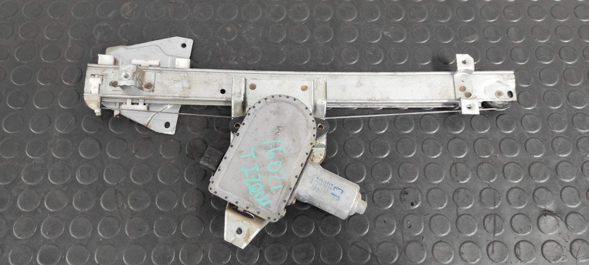 ELEVALUNAS TRASERO IZQUIERDO MITSUBISHI MONTERO (V60/V70)