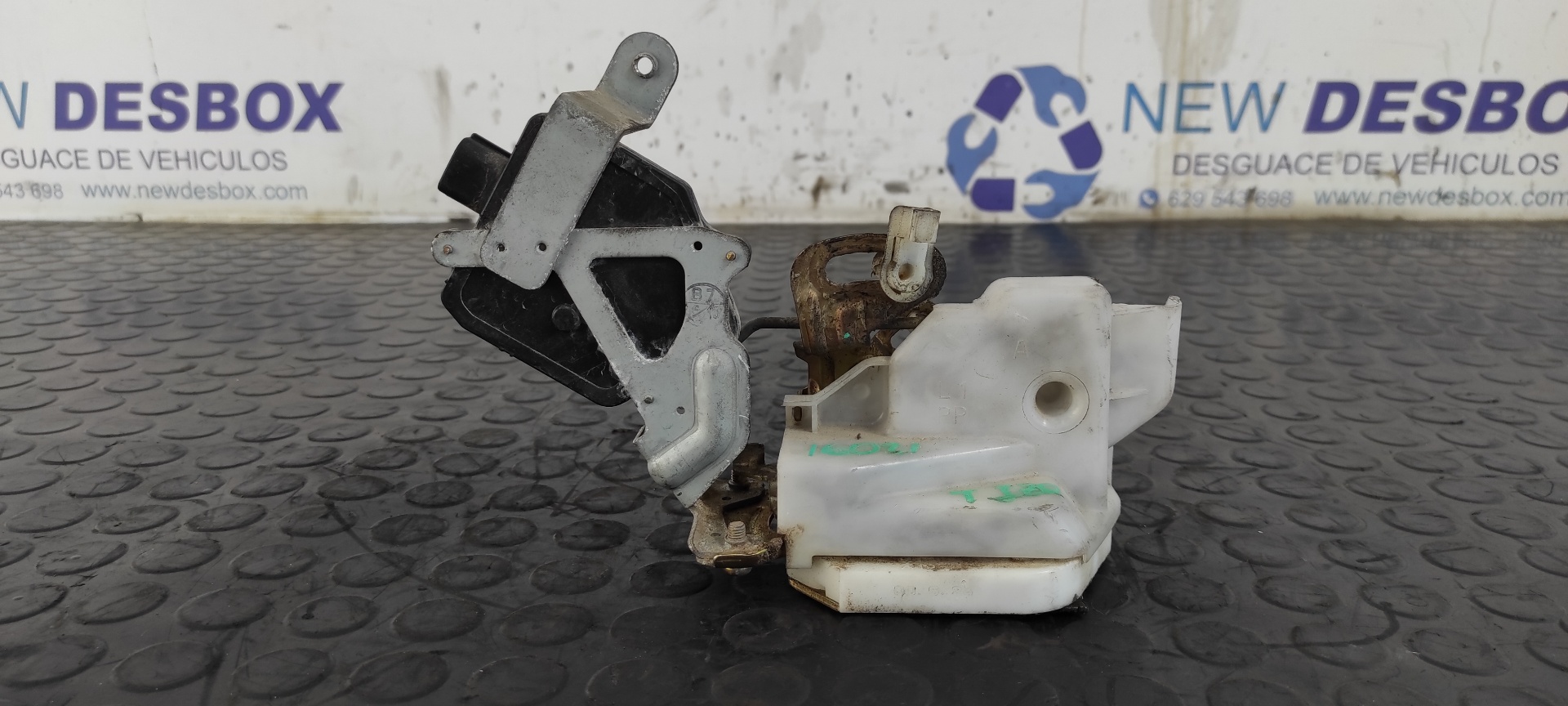 CERRADURA PUERTA TRASERA IZQUIERDA MITSUBISHI MONTERO (V60/V70)