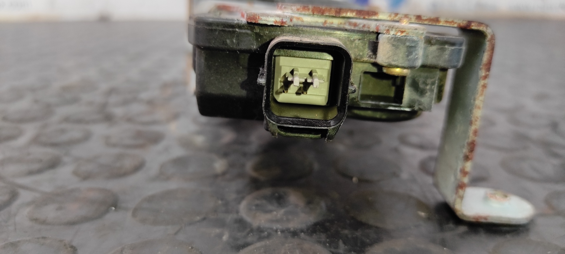 CERRADURA PUERTA TRASERA DERECHA MITSUBISHI MONTERO (V60/V70) - vista 2