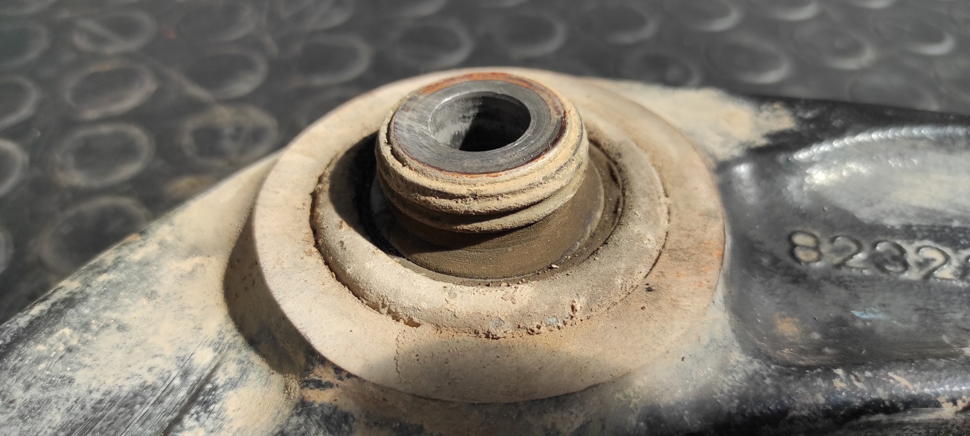 BRAZO DERECHO INFERIOR DELANTERO PEUGEOT 308 - vista 4