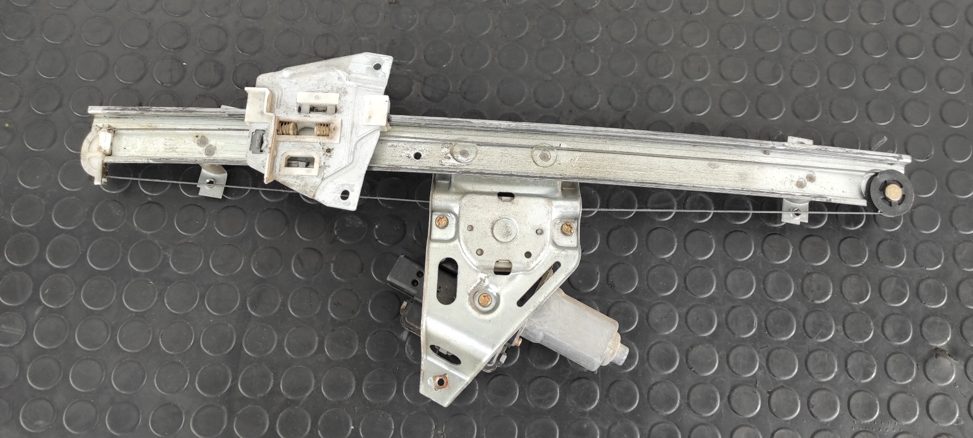 ELEVALUNAS DELANTERO DERECHO MITSUBISHI MONTERO (V60/V70) - vista 2