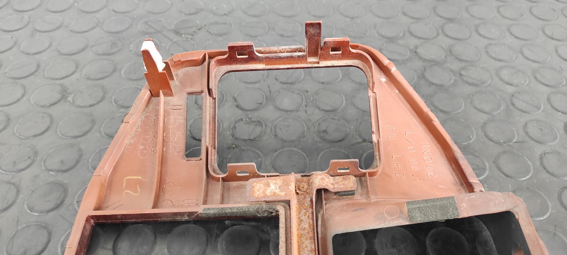 MOLDURA MITSUBISHI MONTERO (V60/V70) - vista 4