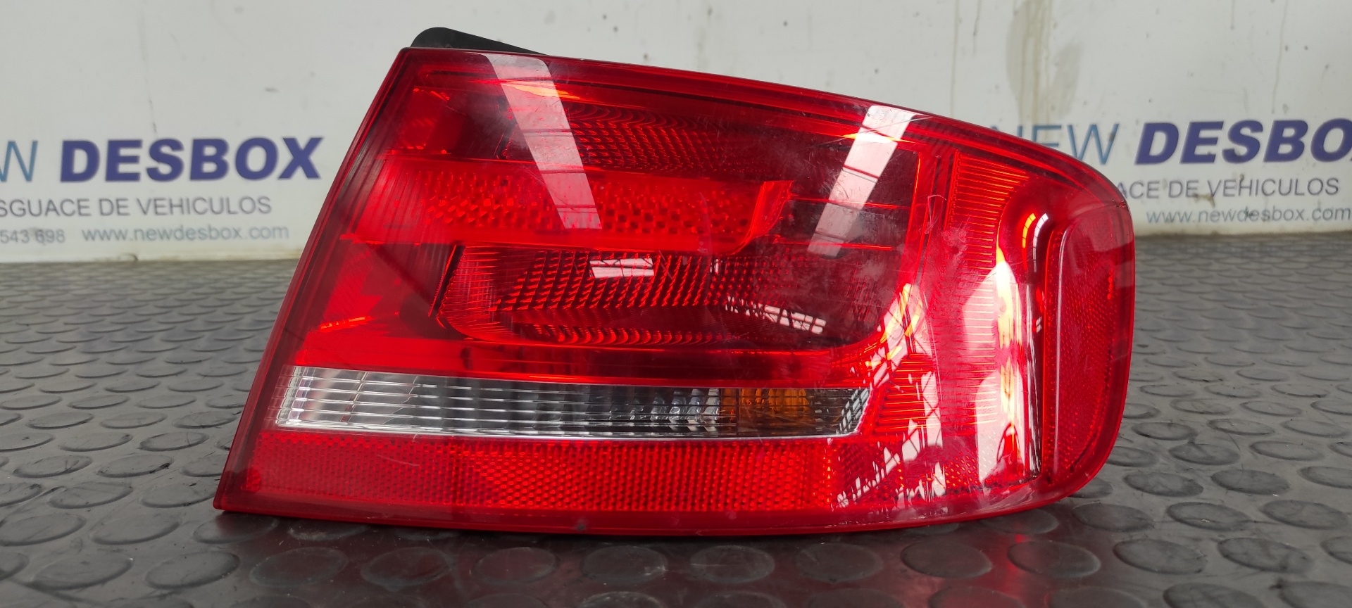 PILOTO TRASERO DERECHO AUDI A4 BER. (B8)