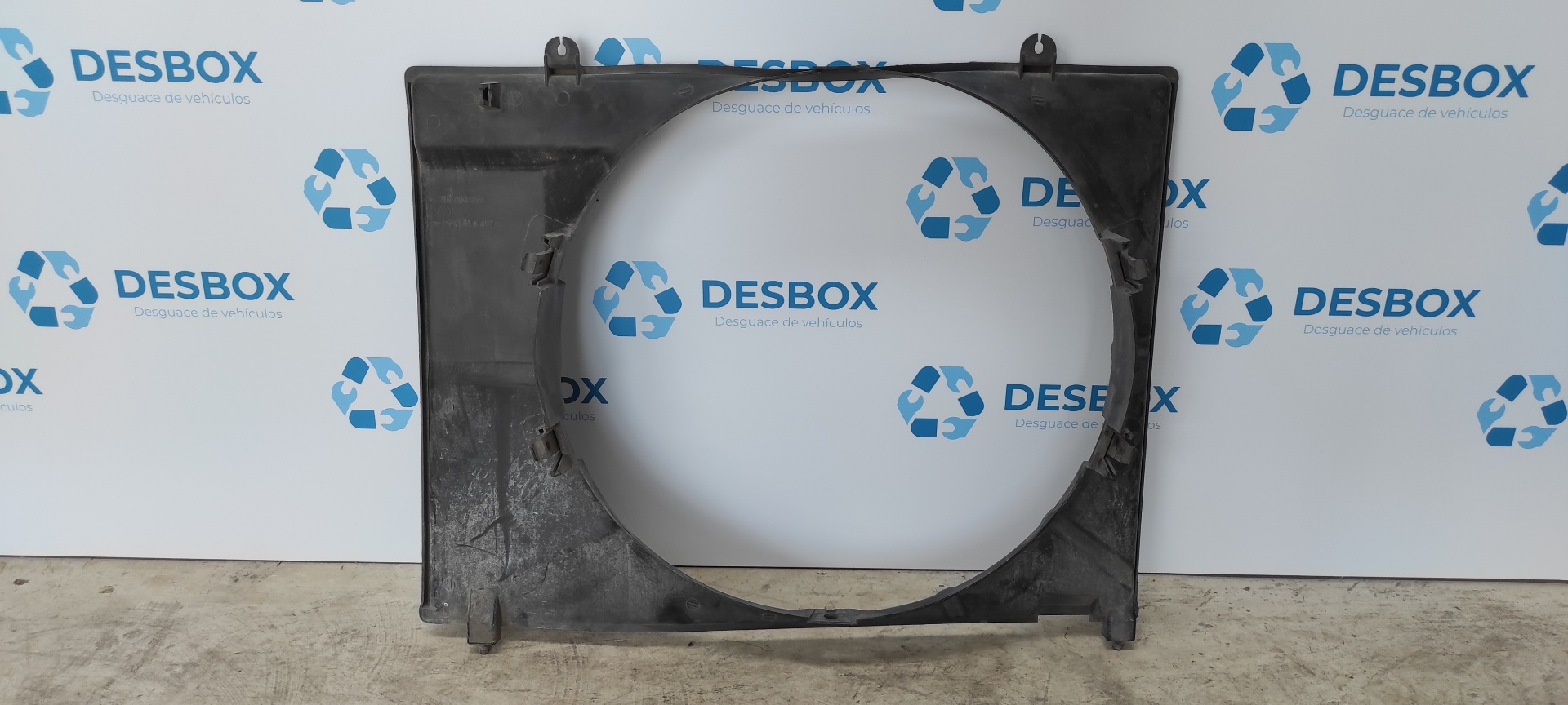 CALANDRA DELANTERA DE RADIADOR MITSUBISHI MONTERO (V60/V70)