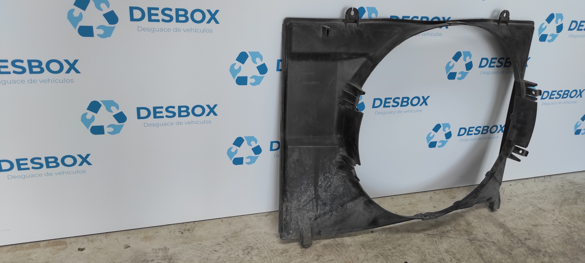 CALANDRA DELANTERA DE RADIADOR MITSUBISHI MONTERO (V60/V70) - vista 3