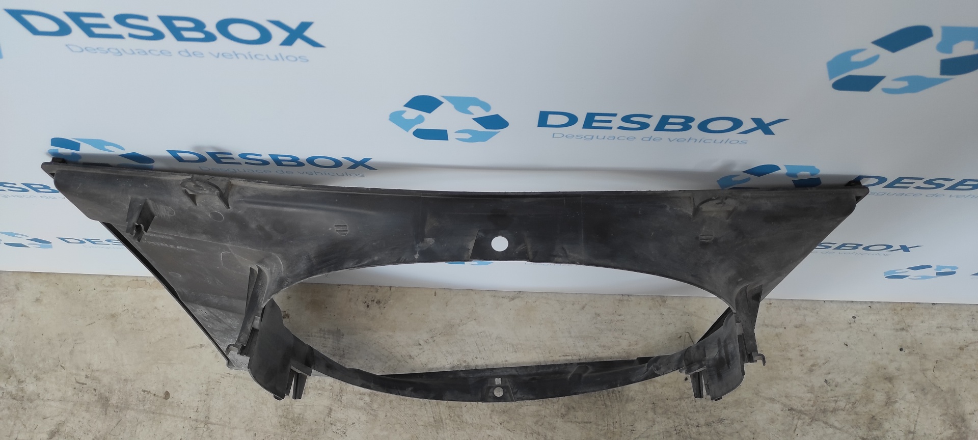 CALANDRA DELANTERA DE RADIADOR MITSUBISHI MONTERO (V60/V70) - vista 2