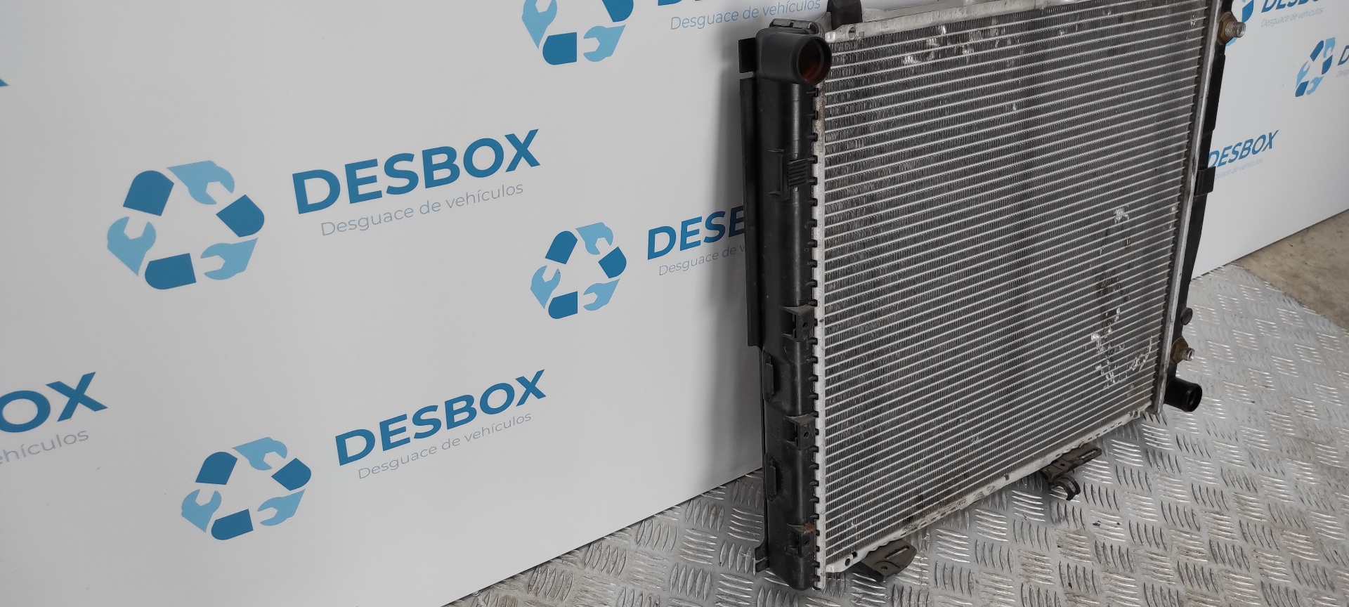 RADIADOR AGUA MERCEDES-BENZ CLASE E (W124) BERLINA - vista 4