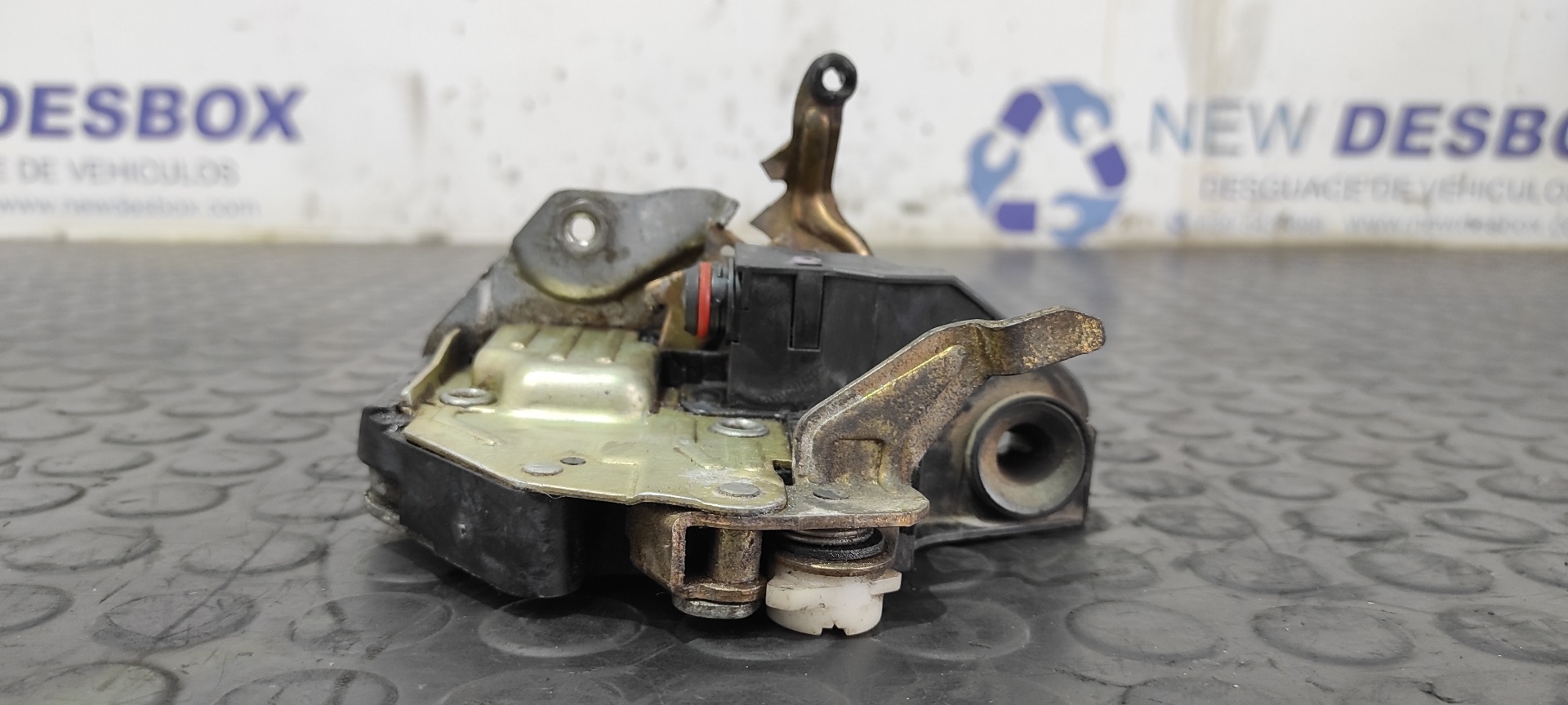 CERRADURA PUERTA DELANTERA IZQUIERDA MERCEDES-BENZ CLASE E (W124) BERLINA - vista 3