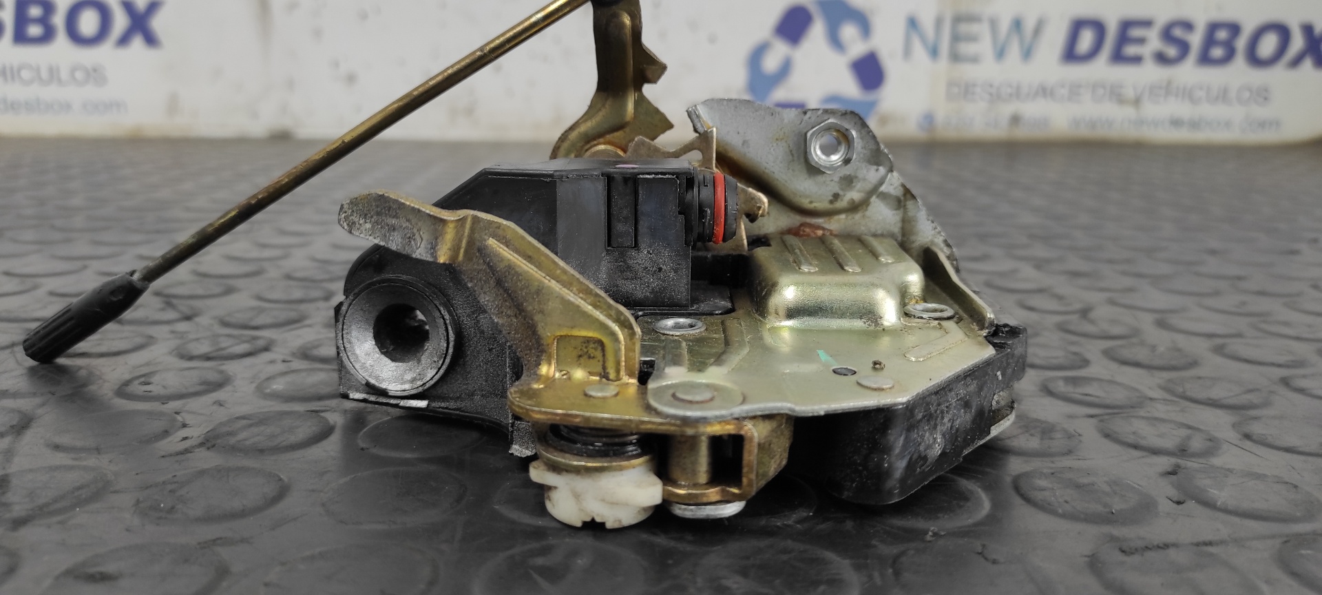 CERRADURA PUERTA DELANTERA DERECHA MERCEDES-BENZ CLASE E (W124) BERLINA - vista 3