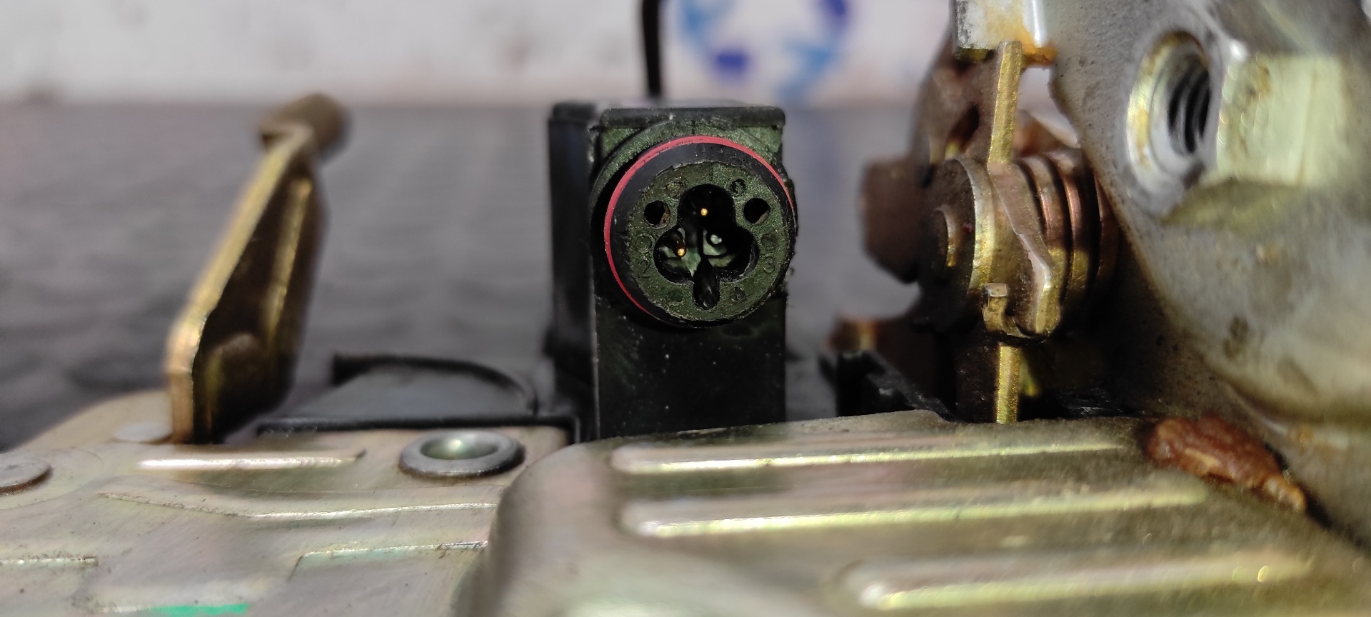 CERRADURA PUERTA DELANTERA DERECHA MERCEDES-BENZ CLASE E (W124) BERLINA - vista 5