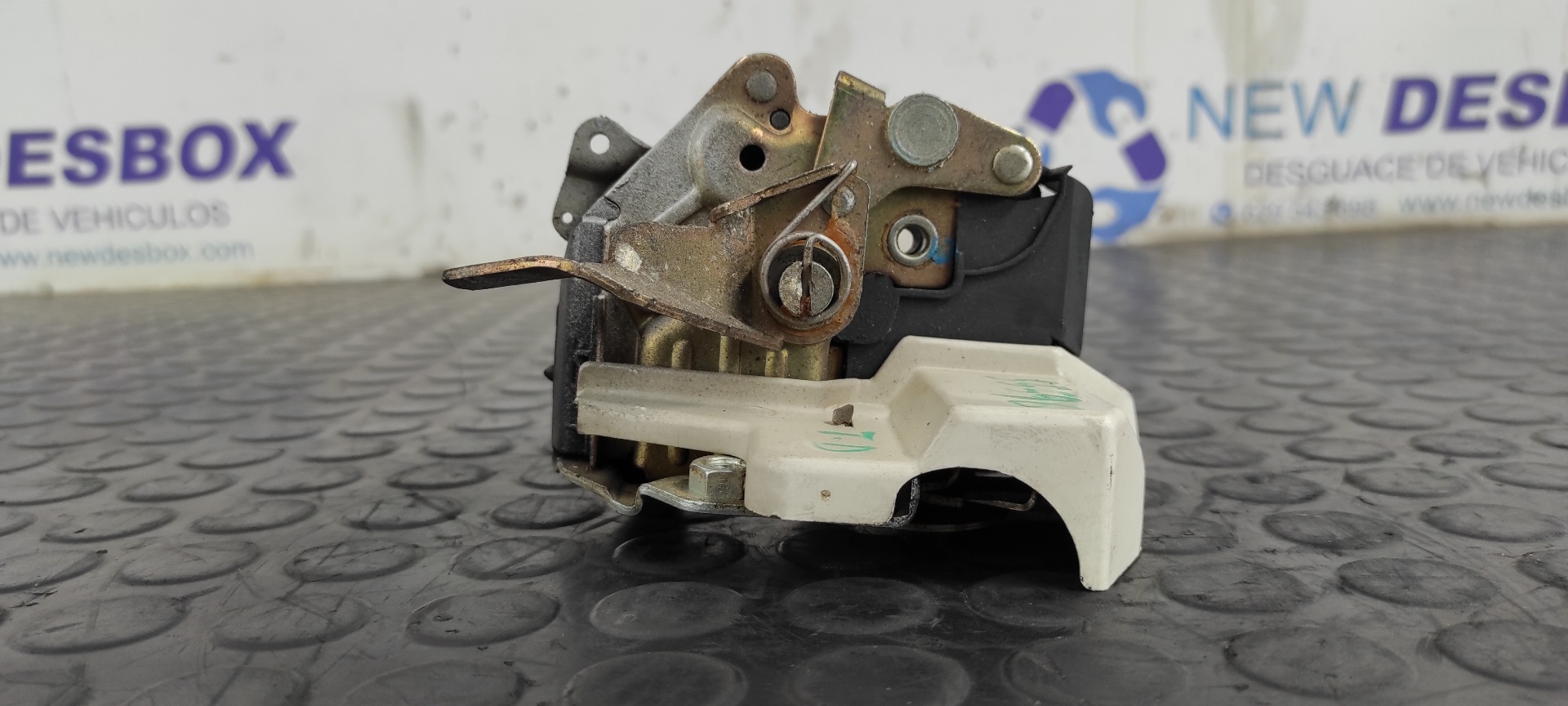 CERRADURA PUERTA TRASERA DERECHA MERCEDES-BENZ CLASE E (W124) BERLINA