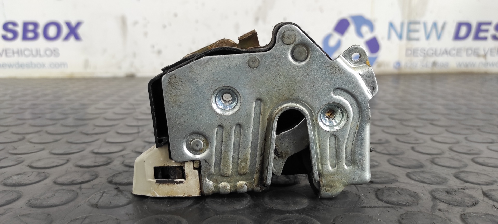 CERRADURA PUERTA TRASERA DERECHA MERCEDES-BENZ CLASE E (W124) BERLINA - vista 2