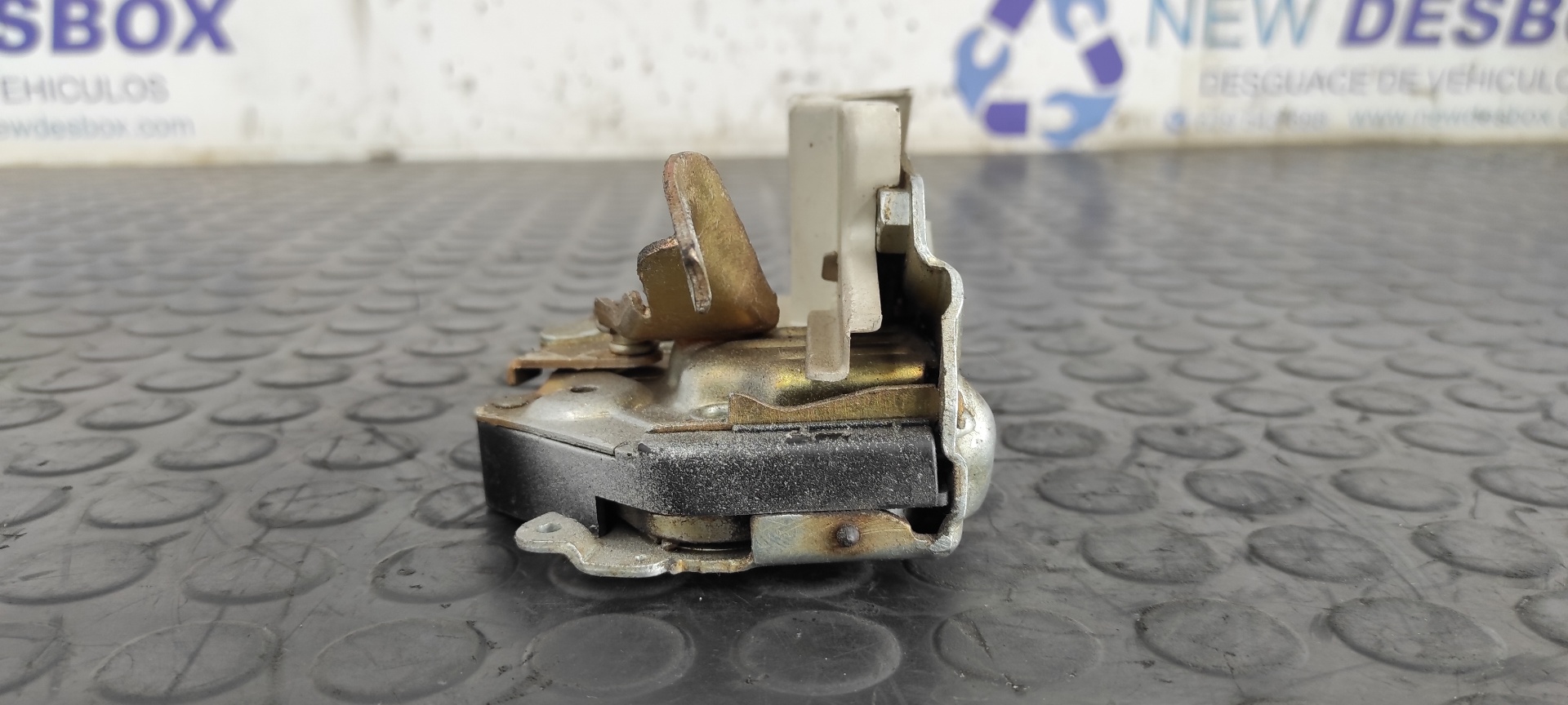 CERRADURA PUERTA TRASERA DERECHA MERCEDES-BENZ CLASE E (W124) BERLINA - vista 4