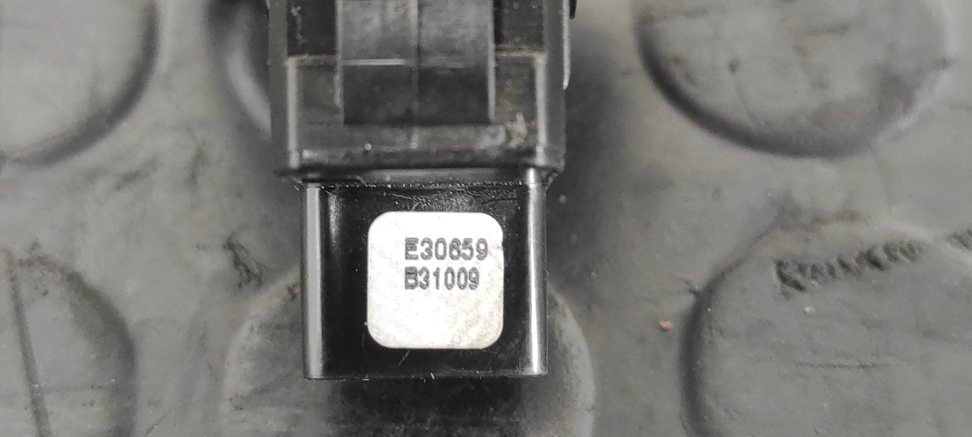 MANDO ELEVALUNAS DELANTERO DERECHO FORD KA (CCU) - vista 6