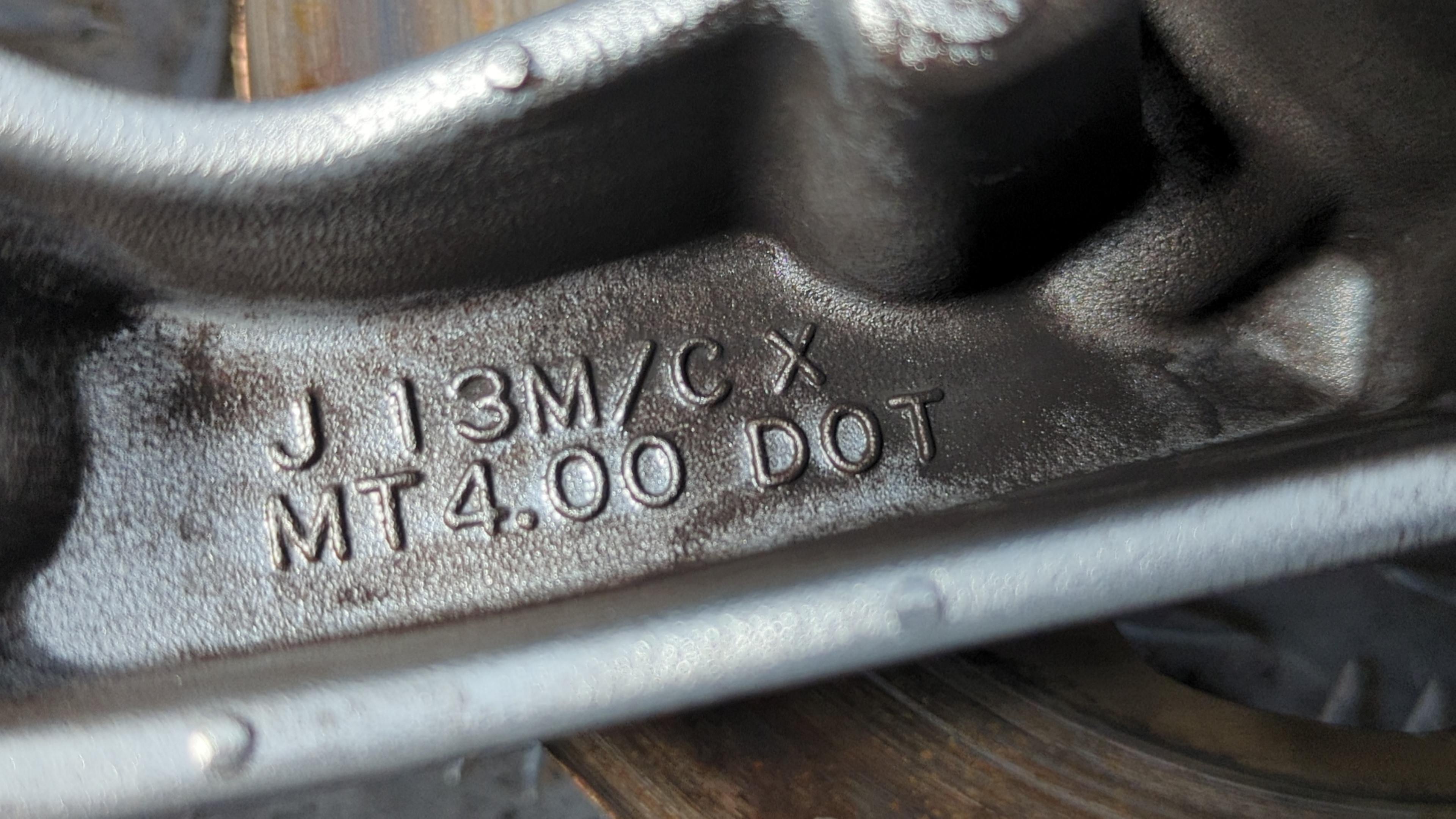 LLANTA SUZUKI AN 400 / BURGMAN - vista 2