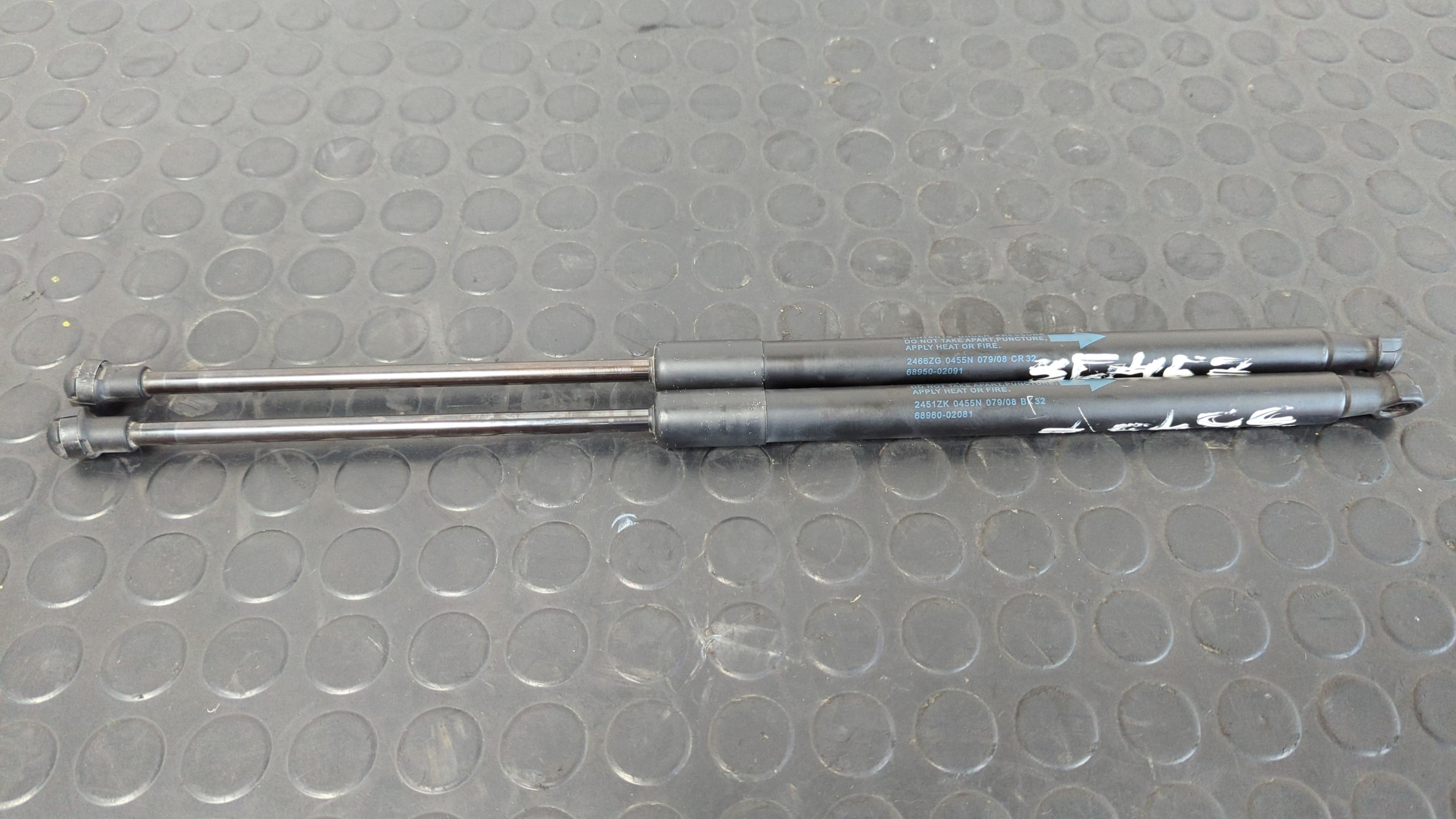 AMORTIGUADORES MALETERO / PORTON TOYOTA AURIS