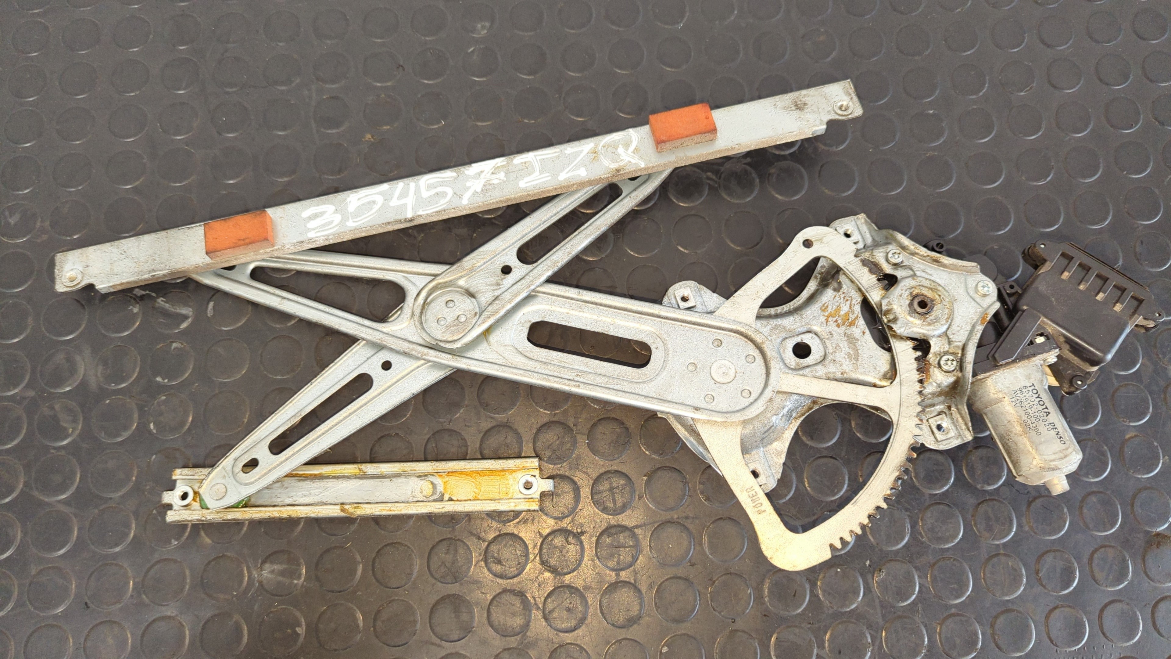 ELEVALUNAS DELANTERO IZQUIERDO TOYOTA AURIS