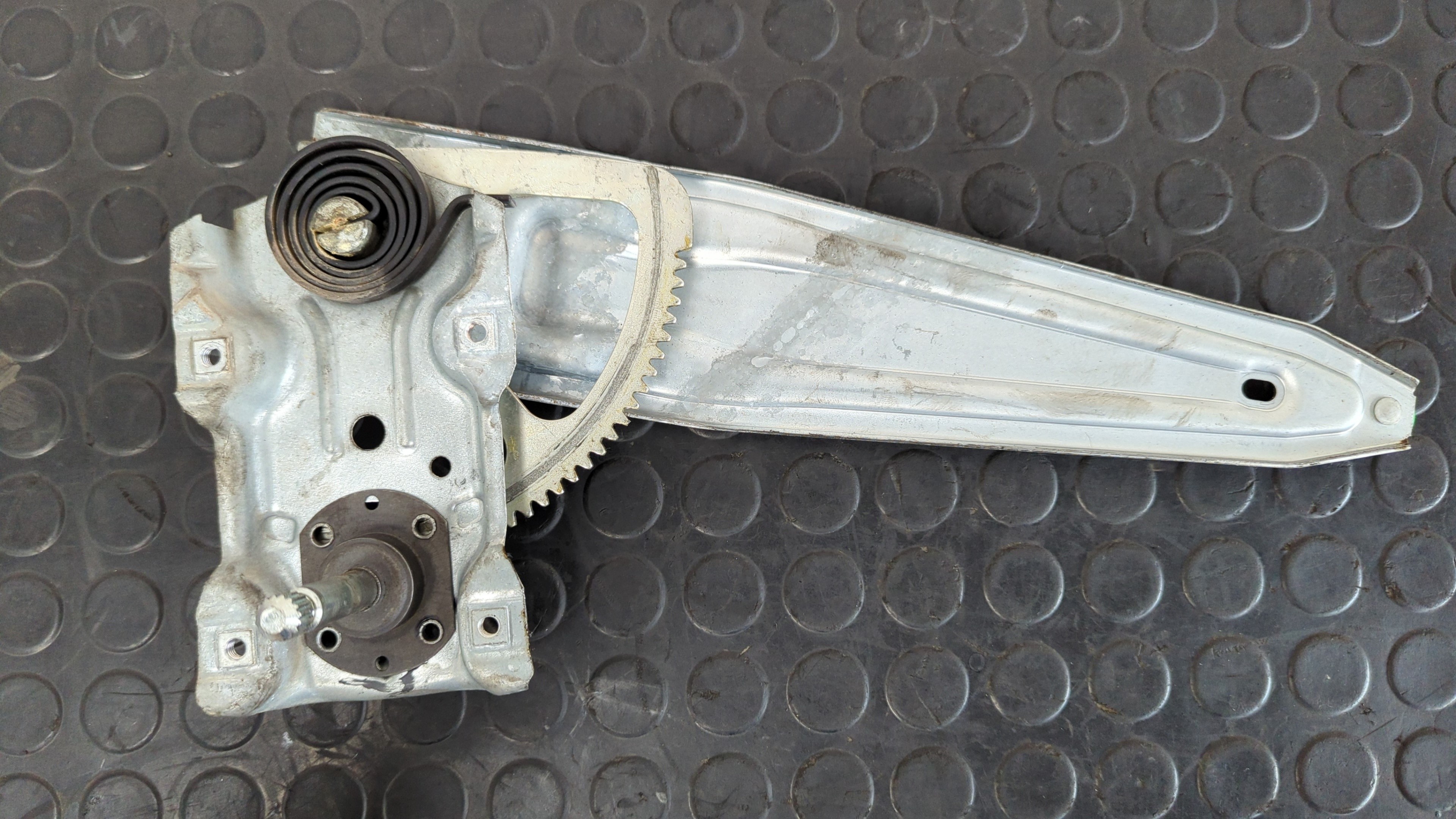 ELEVALUNAS TRASERO DERECHO TOYOTA AURIS