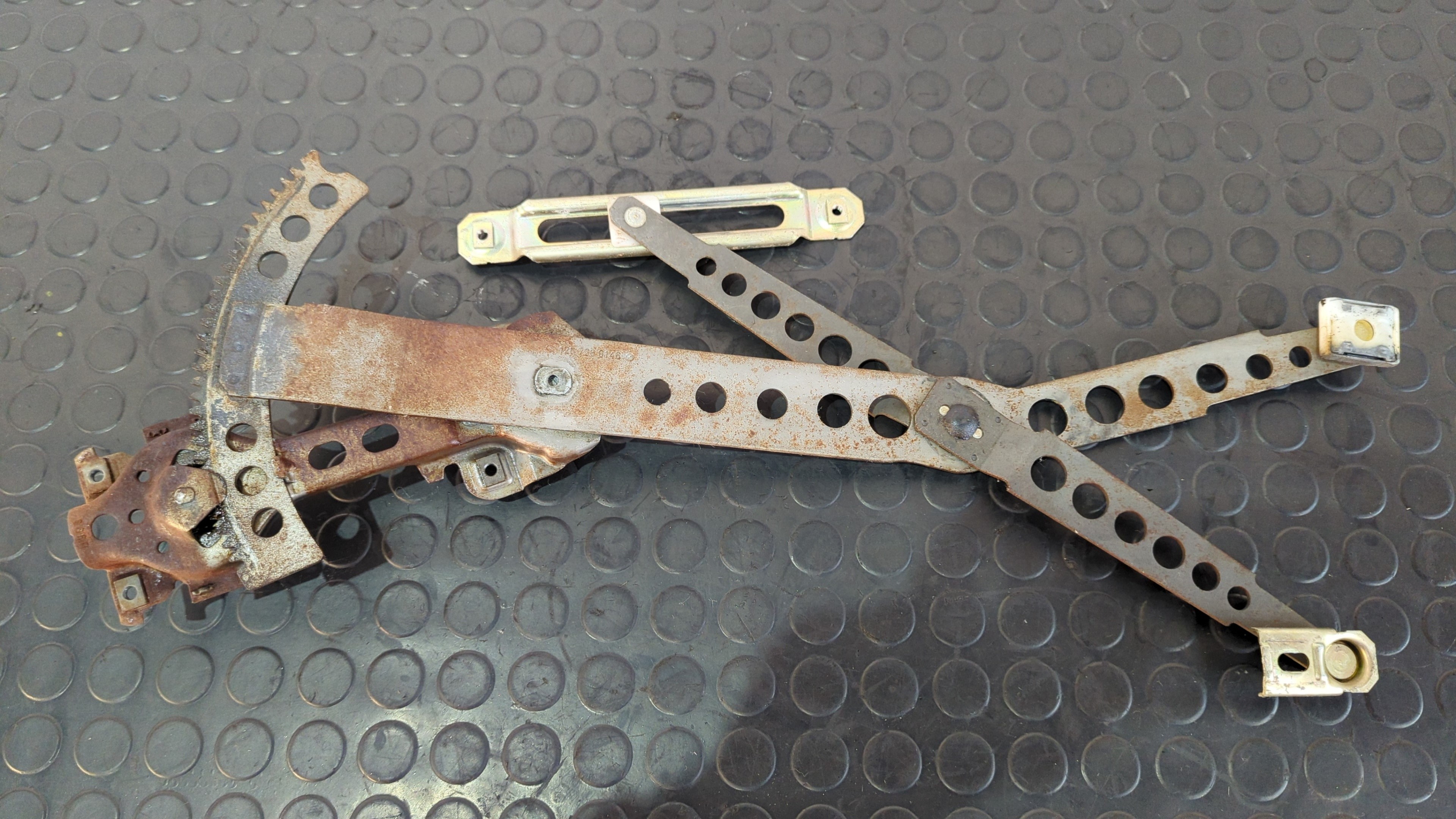 ELEVALUNAS DELANTERO IZQUIERDO MERCEDES-BENZ CLASE S (W126) - vista 4