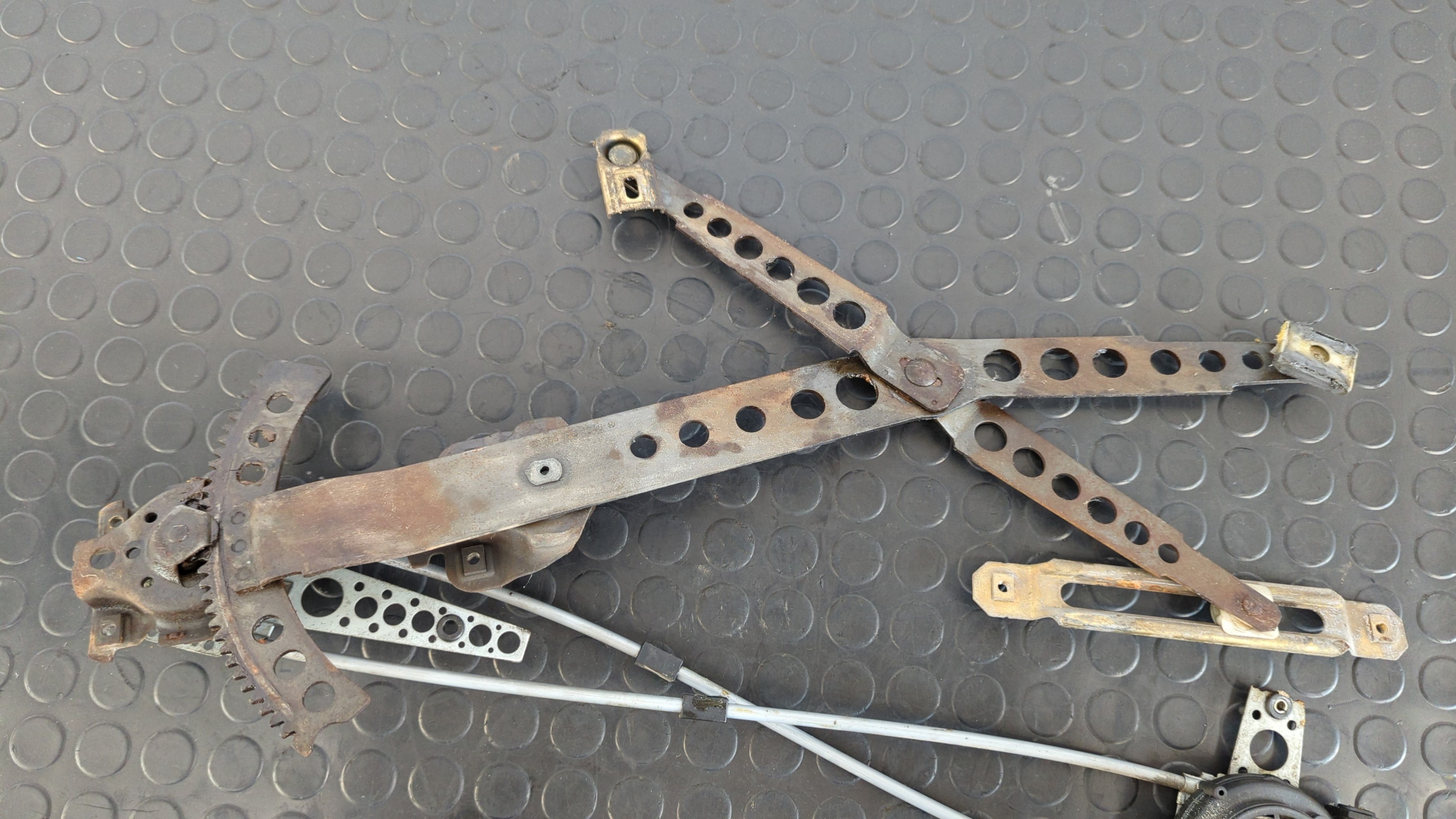 ELEVALUNAS DELANTERO DERECHO MERCEDES-BENZ CLASE S (W126) - vista 6