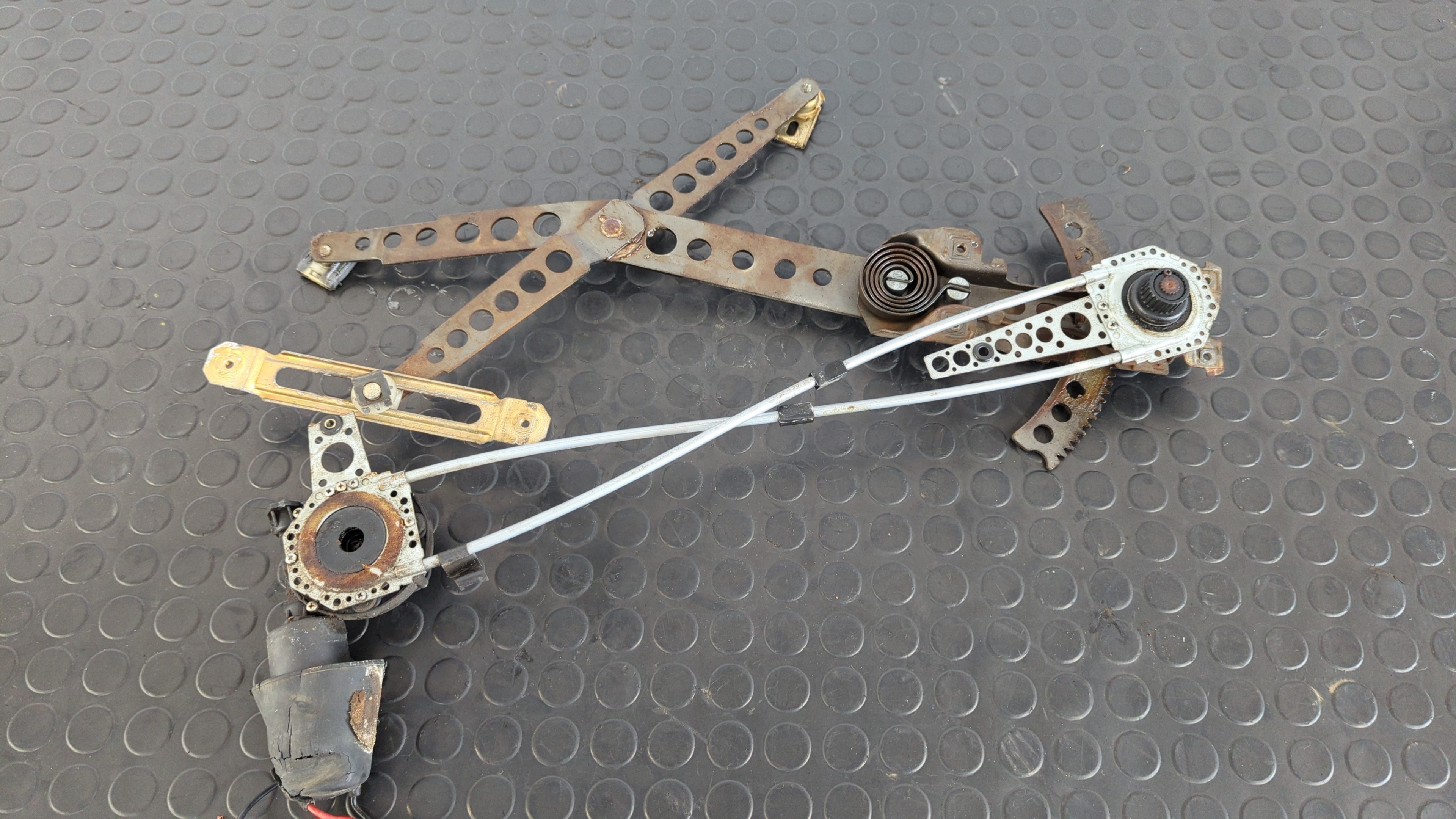 ELEVALUNAS DELANTERO DERECHO MERCEDES-BENZ CLASE S (W126) - vista 4