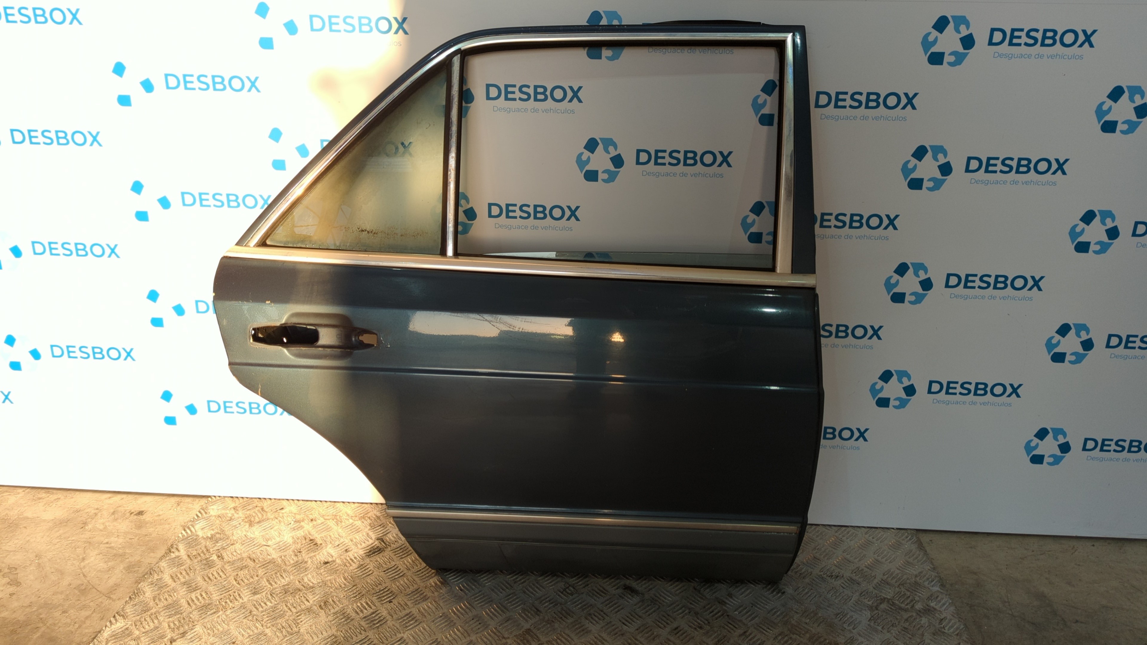 PUERTA TRASERA DERECHA MERCEDES-BENZ CLASE S (W126)