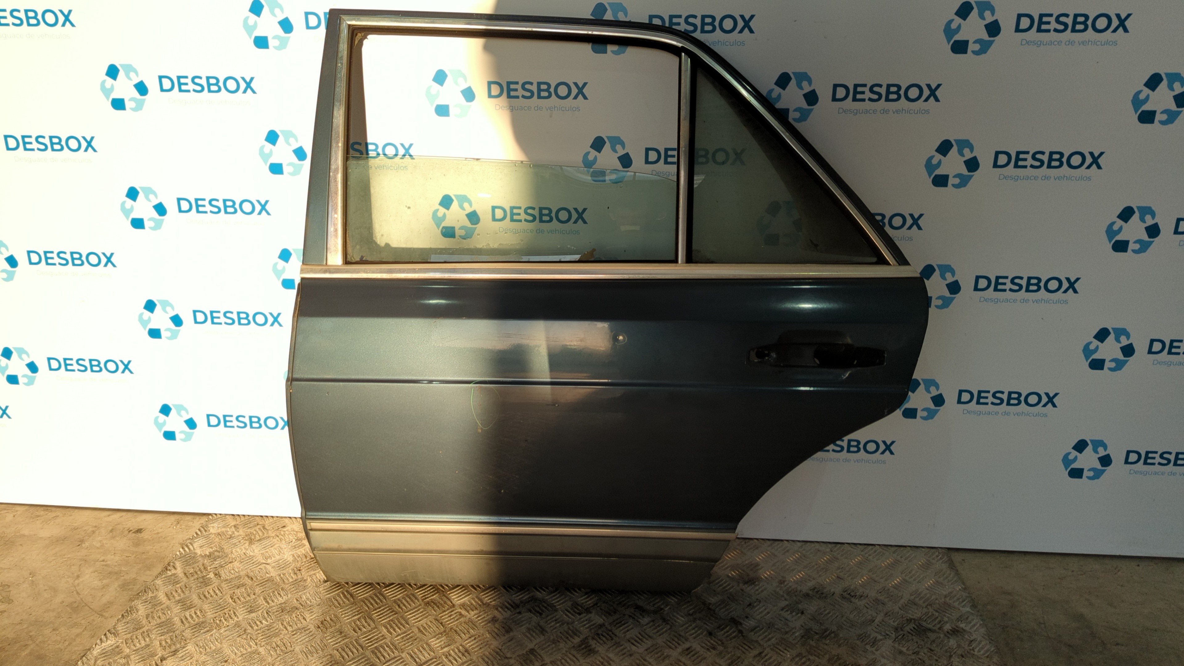 PUERTA TRASERA IZQUIERDA MERCEDES-BENZ CLASE S (W126)