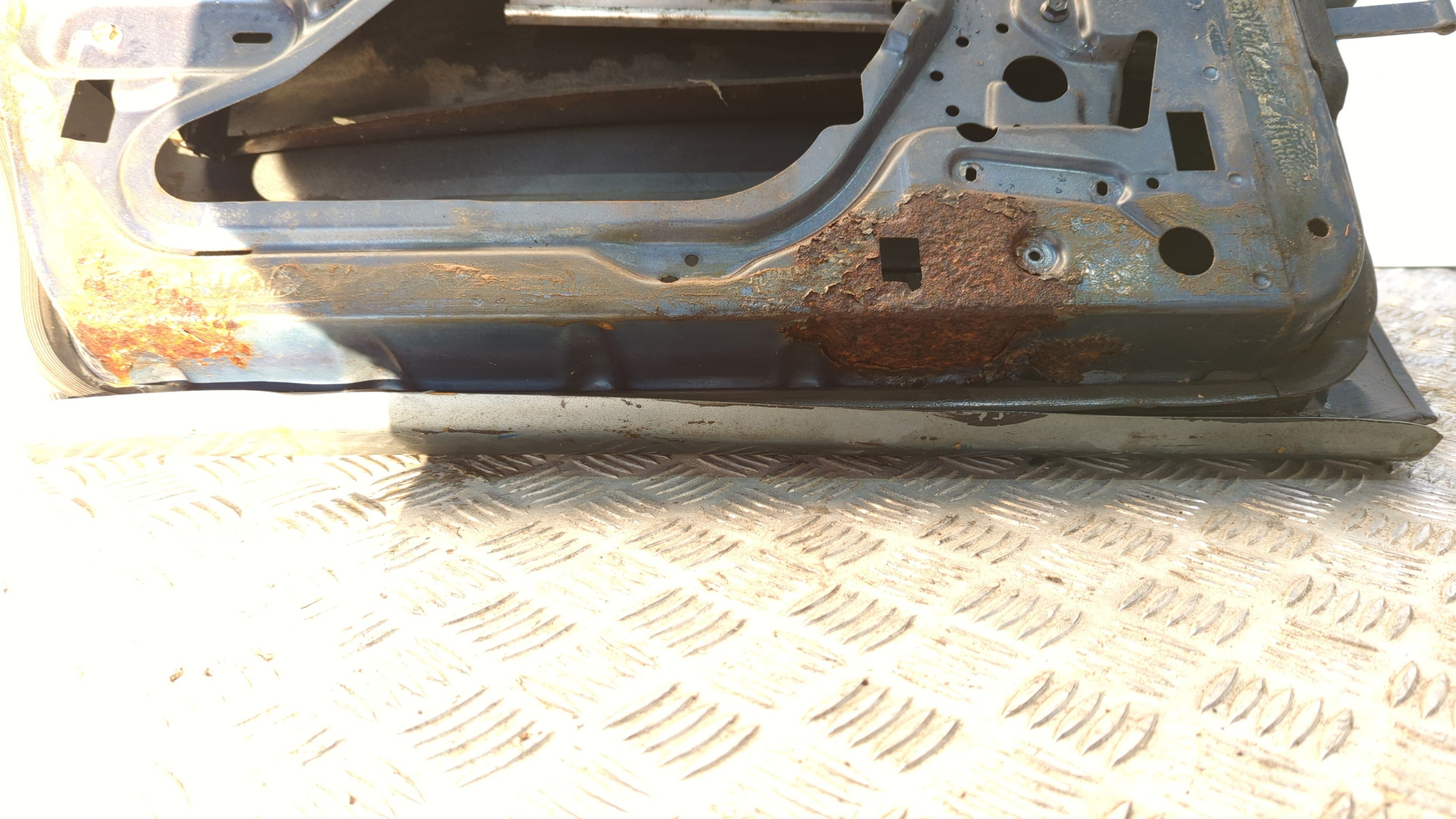 PUERTA TRASERA IZQUIERDA MERCEDES-BENZ CLASE S (W126) - vista 2