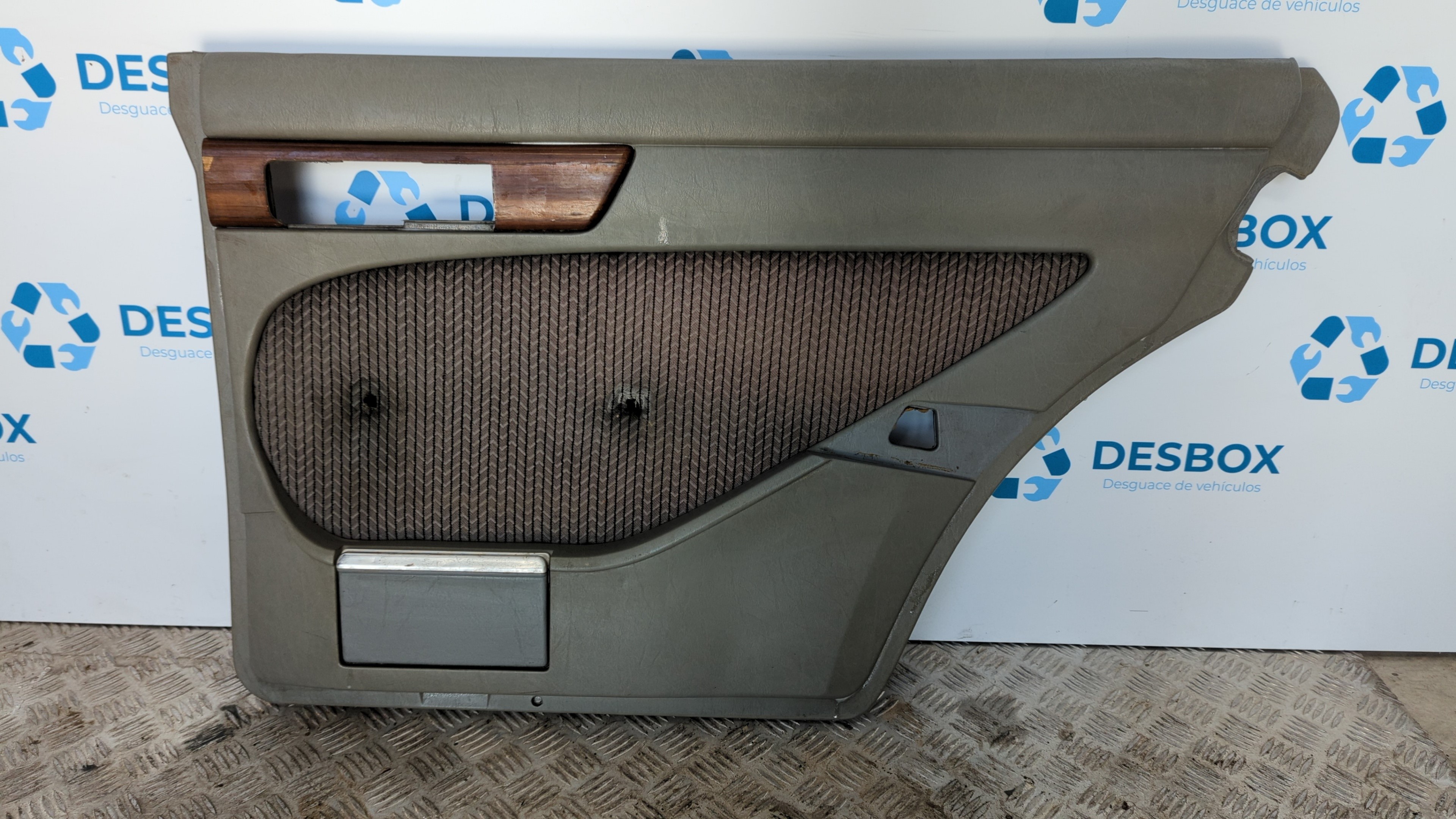 GUARNECIDO PUERTA TRASERA DERECHA MERCEDES CLASE S (W126)