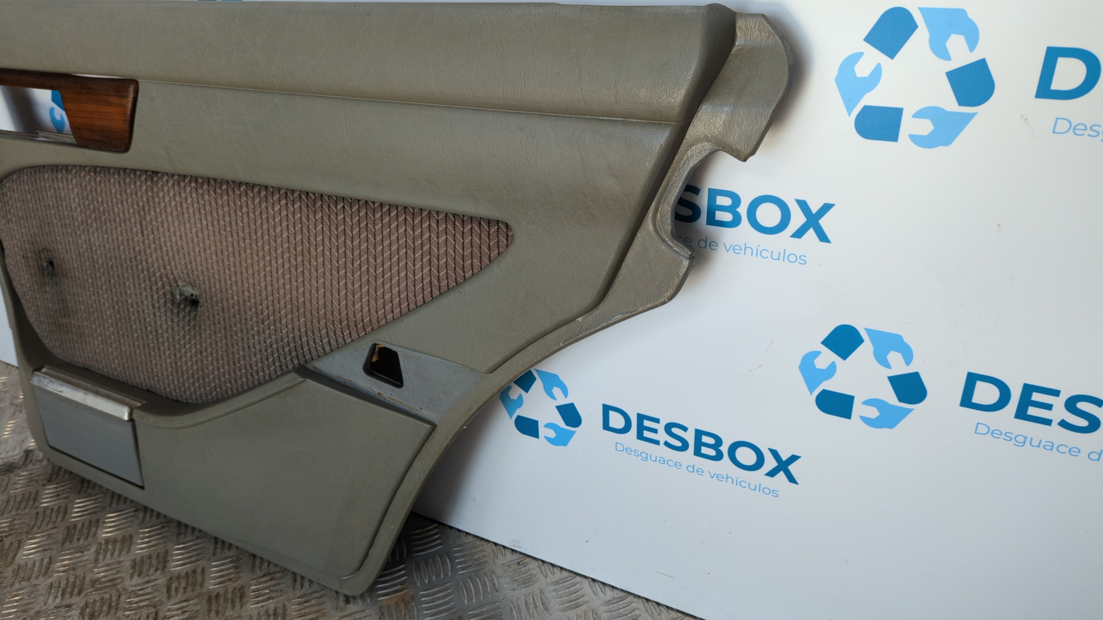 GUARNECIDO PUERTA TRASERA DERECHA MERCEDES CLASE S (W126) - vista 2