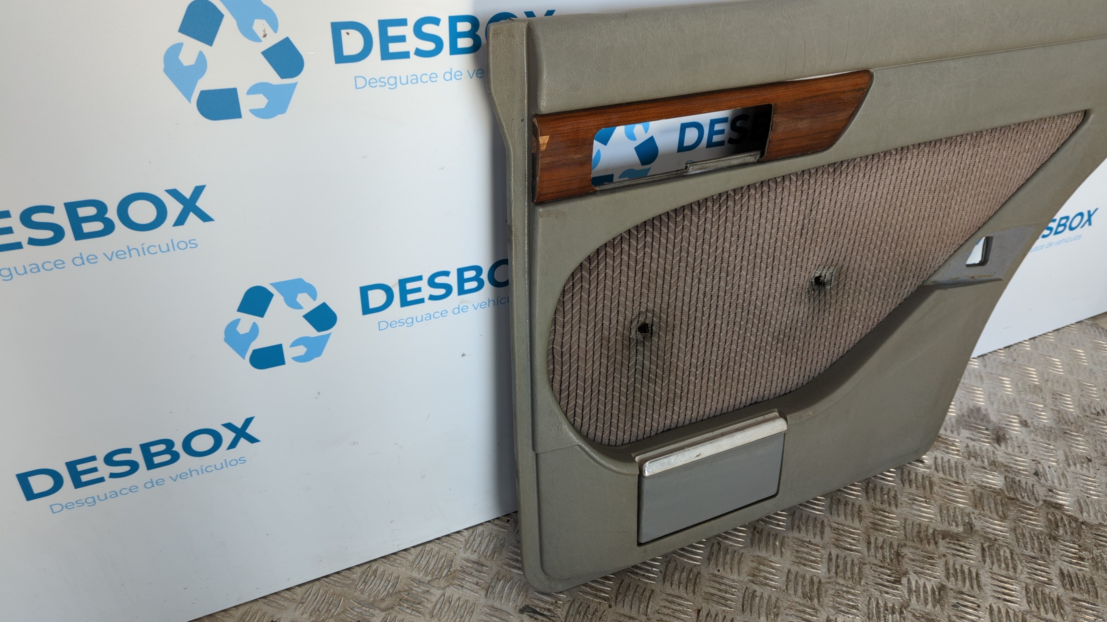 GUARNECIDO PUERTA TRASERA DERECHA MERCEDES CLASE S (W126) - vista 3