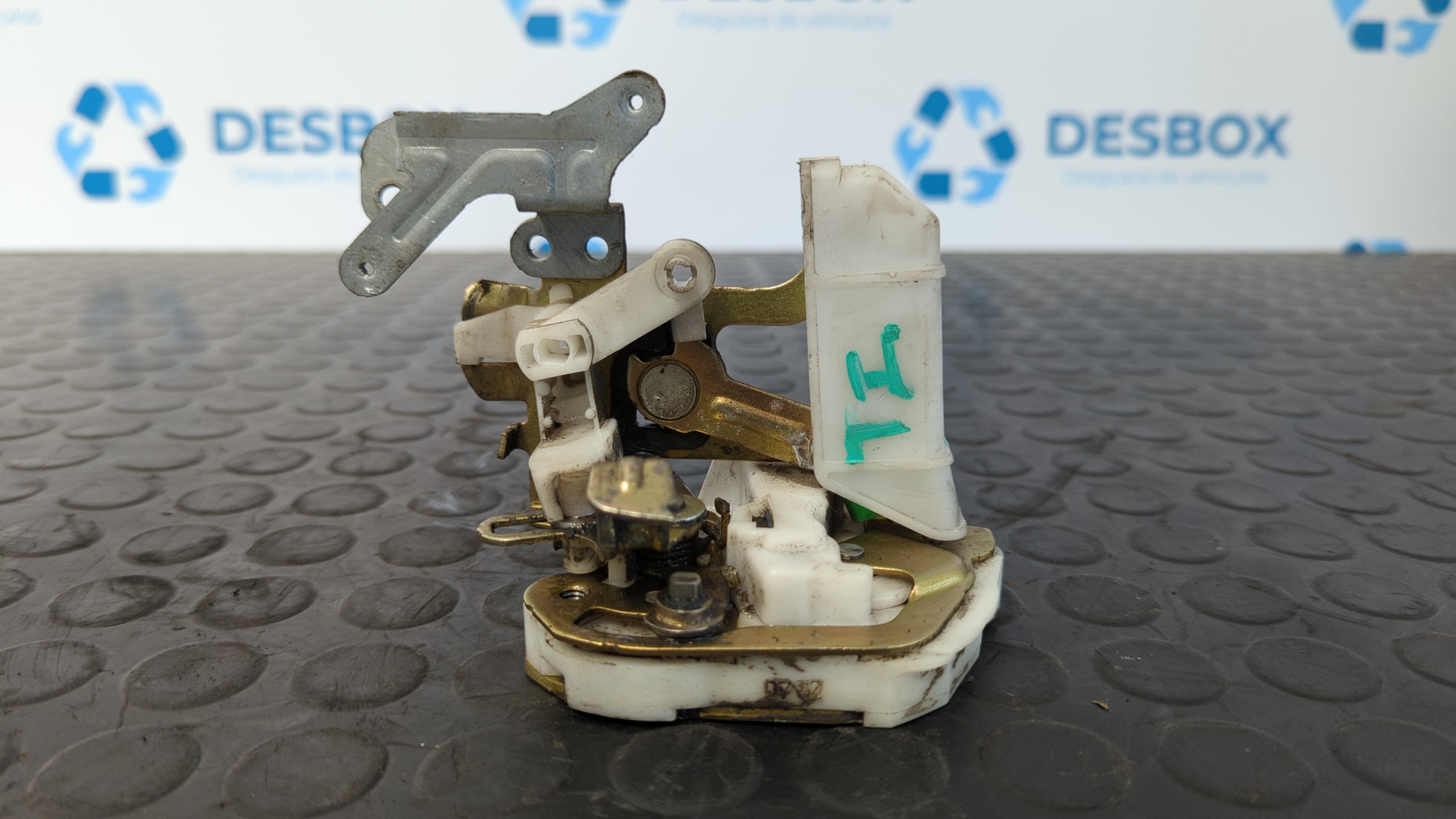 CERRADURA PUERTA TRASERA IZQUIERDA TOYOTA YARIS (NCP1/NLP1/SCP1)