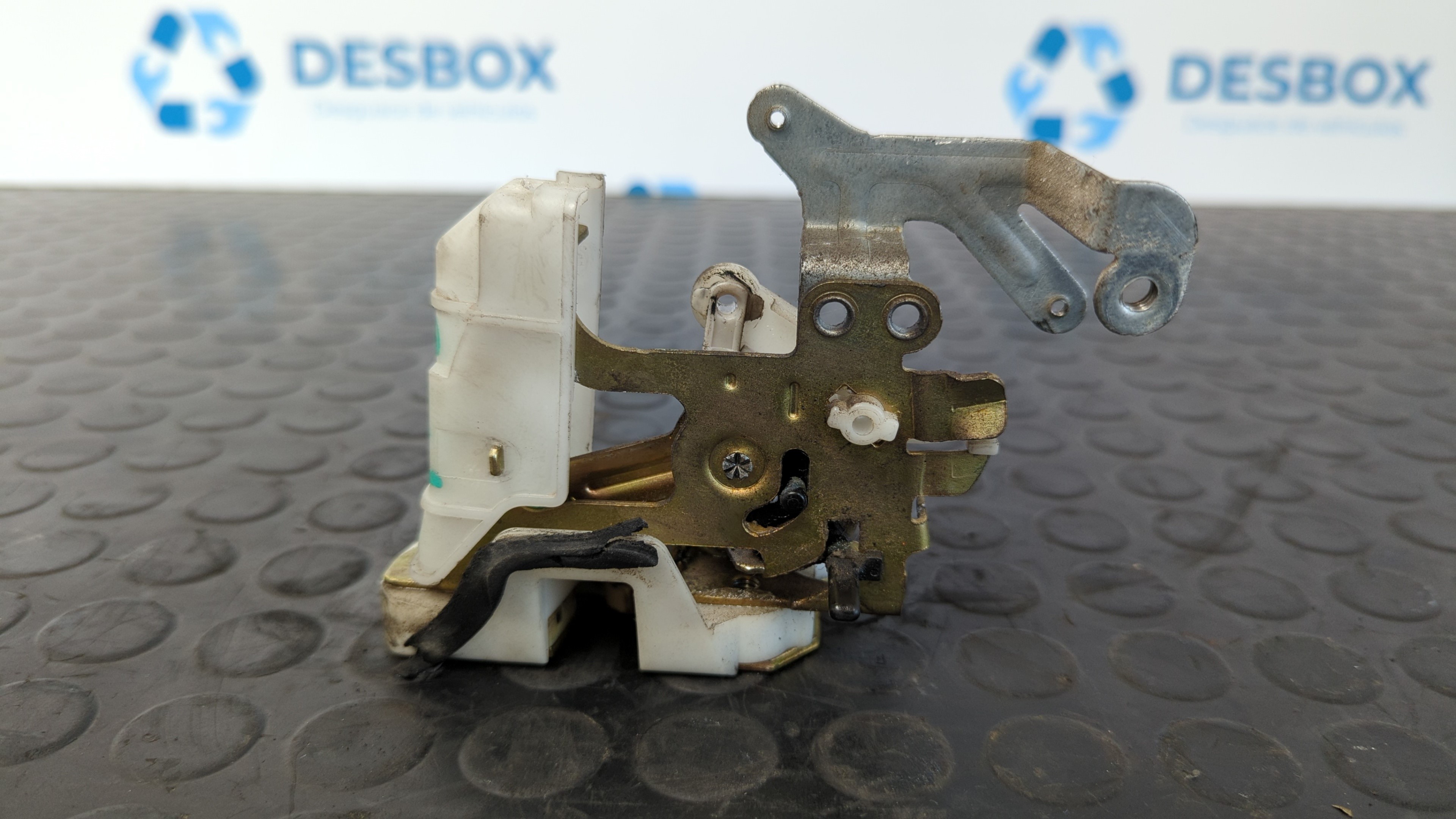 CERRADURA PUERTA TRASERA IZQUIERDA TOYOTA YARIS (NCP1/NLP1/SCP1) - vista 4