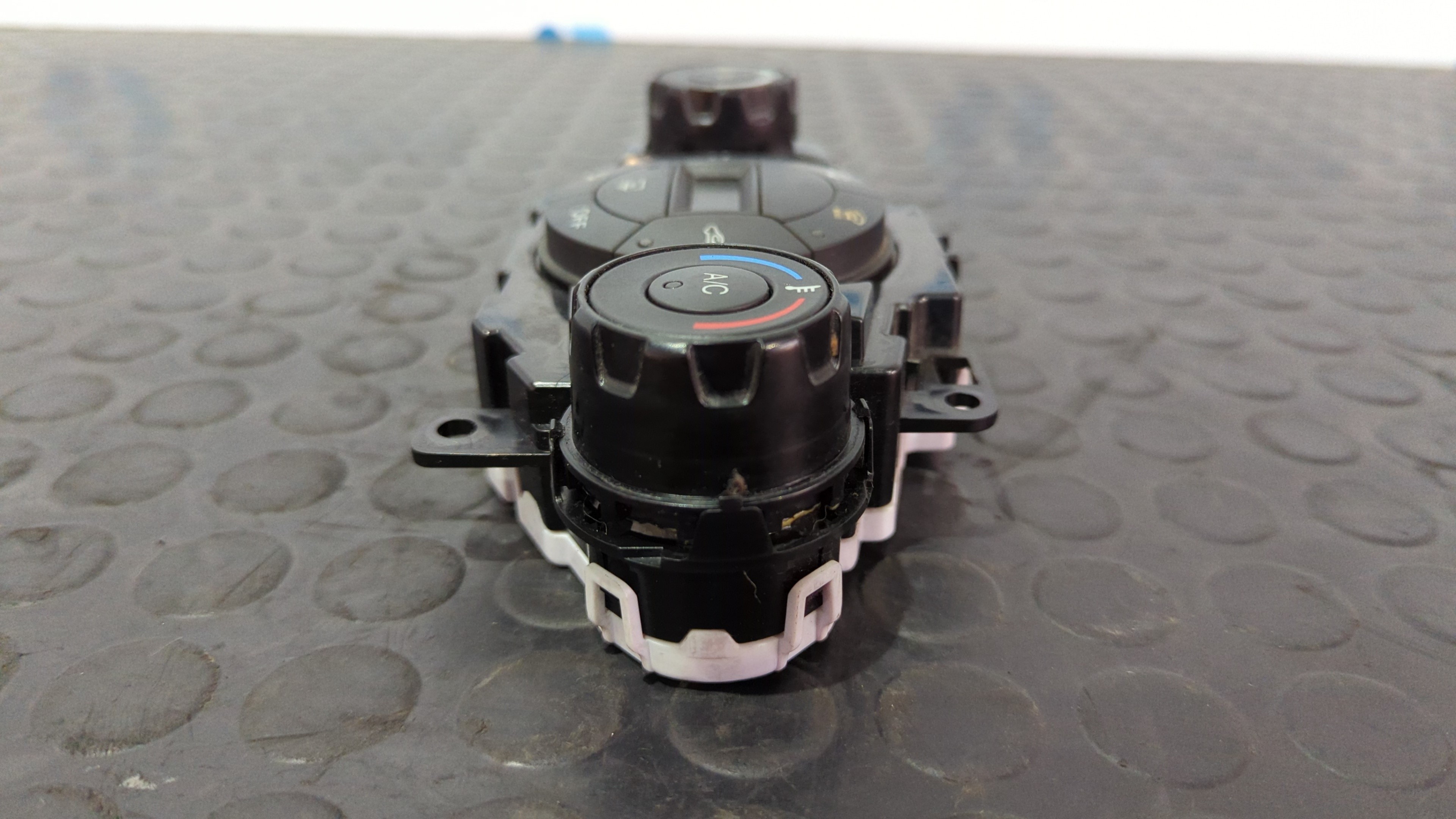 MANDO CLIMATIZADOR FORD FIESTA (CB1) - vista 2