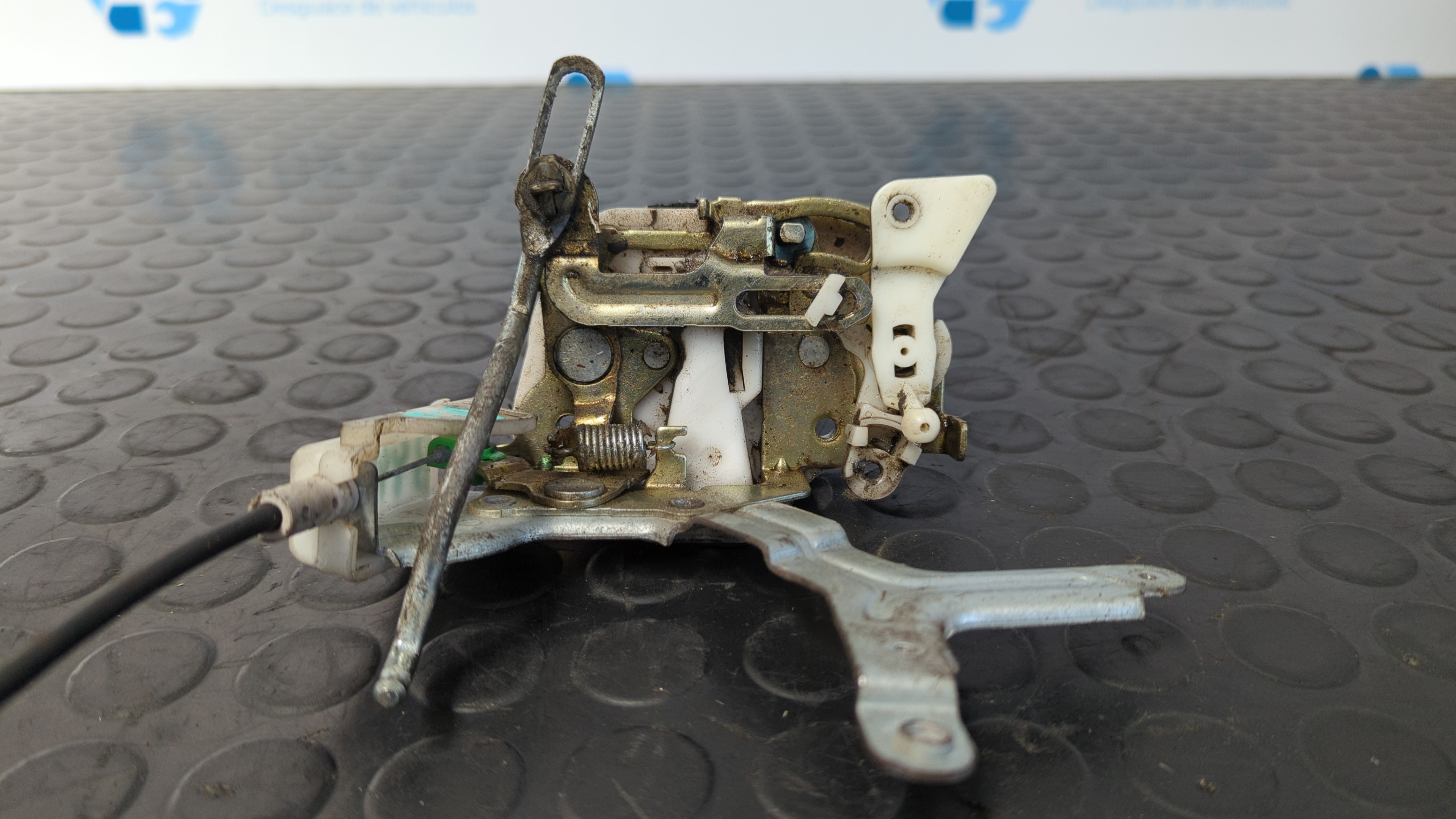 CERRADURA PUERTA DELANTERA IZQUIERDA TOYOTA YARIS (NCP1/NLP1/SCP1) - vista 4