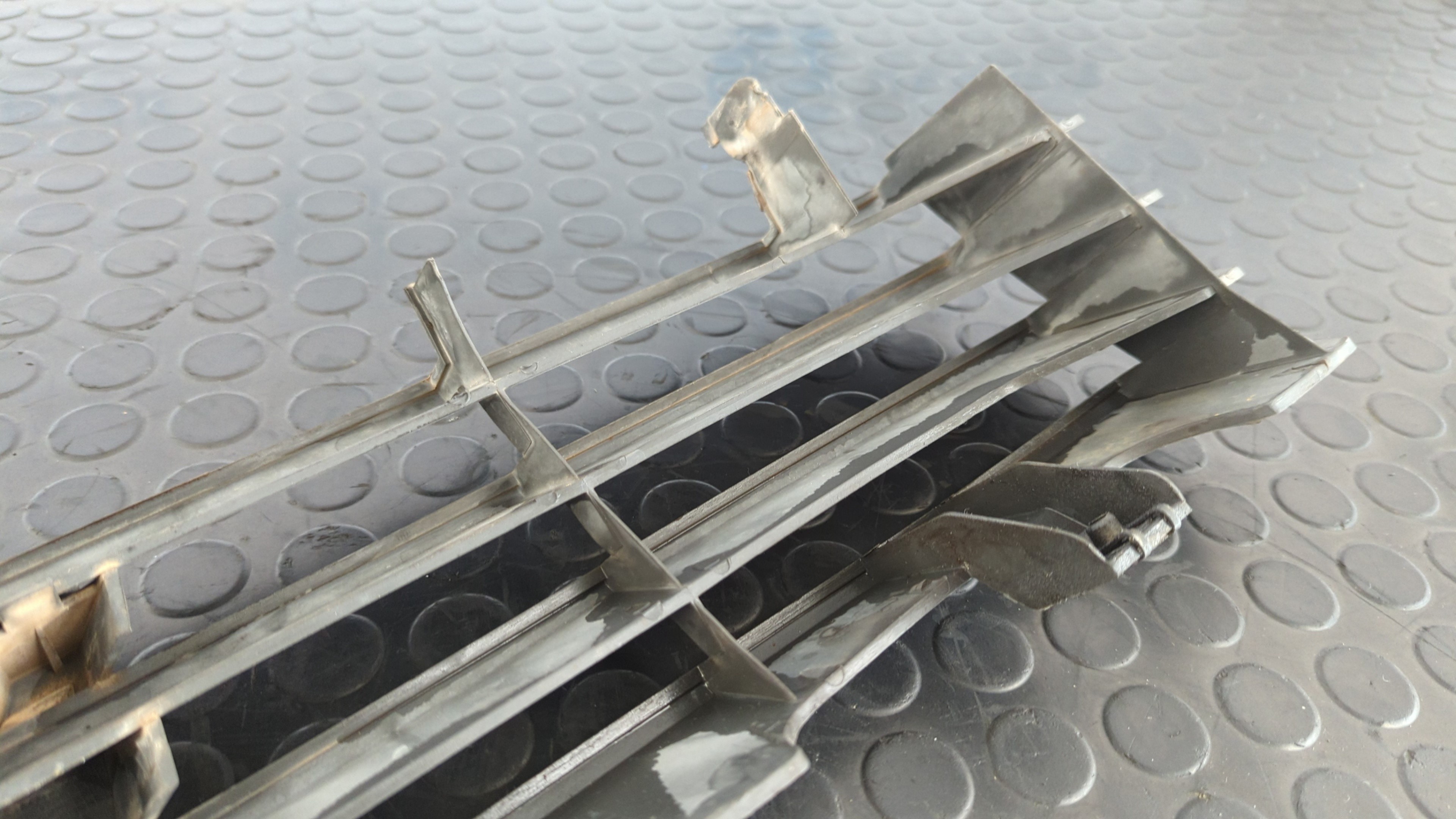 REJILLA DELANTERA CITROEN C15 - vista 4