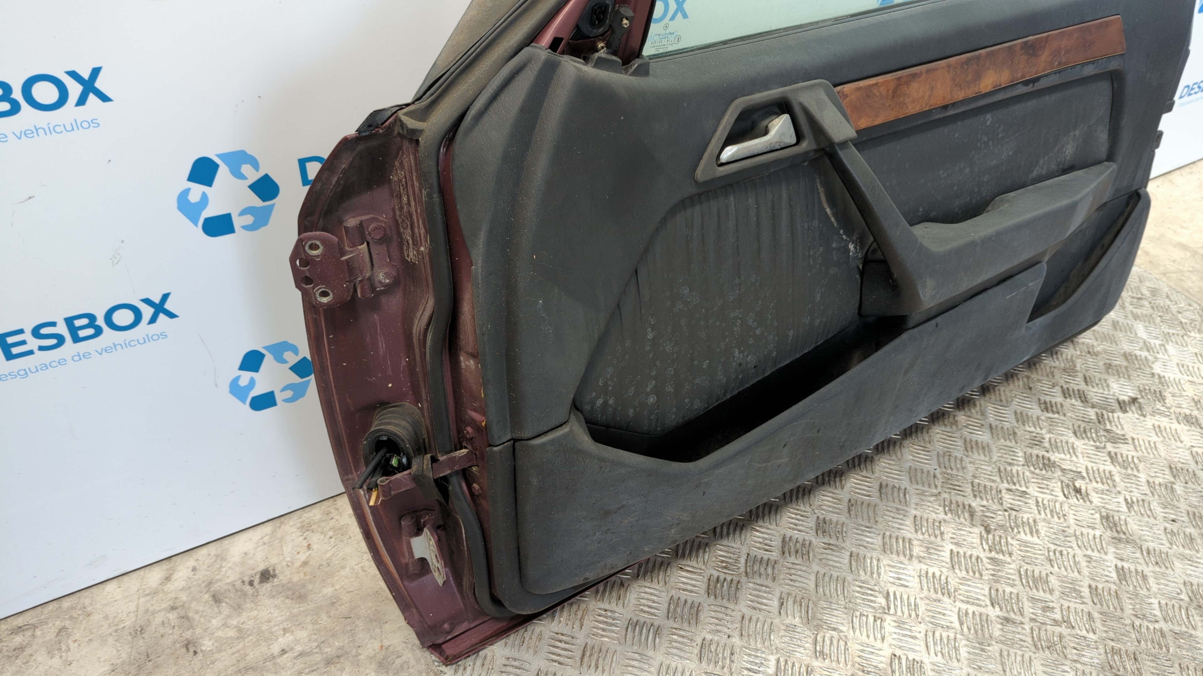 PUERTA DELANTERA DERECHA MERCEDES-BENZ CLASE E (W124) - vista 3