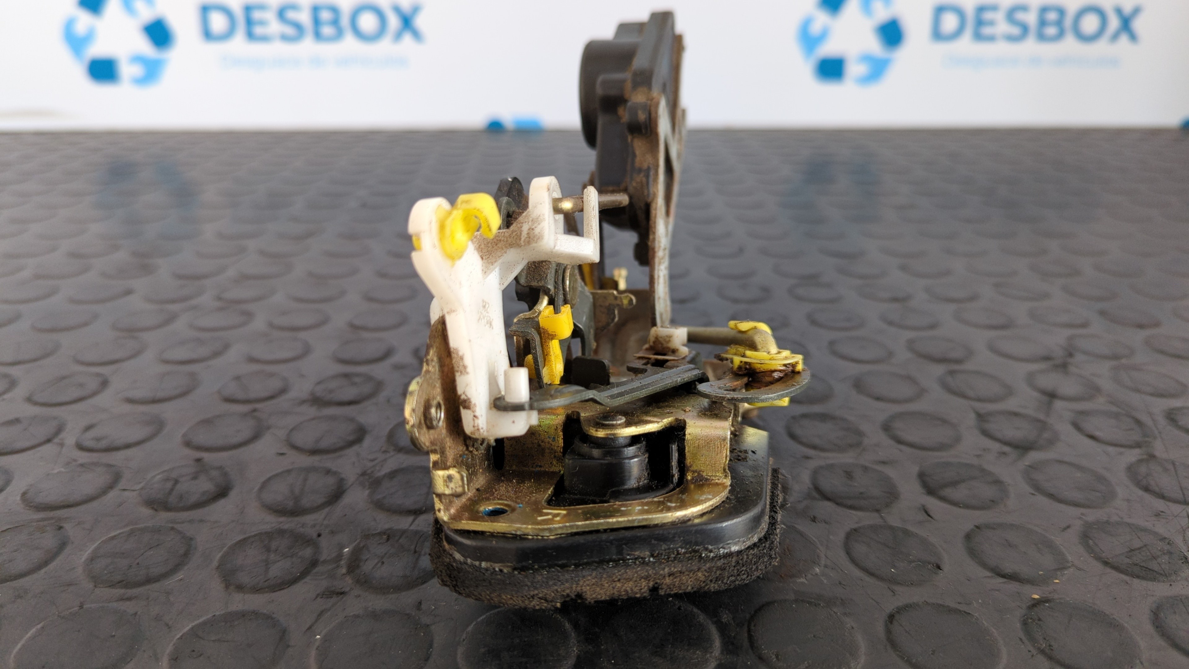 CERRADURA PUERTA TRASERA DERECHA HYUNDAI TRAJET (FO) - vista 2