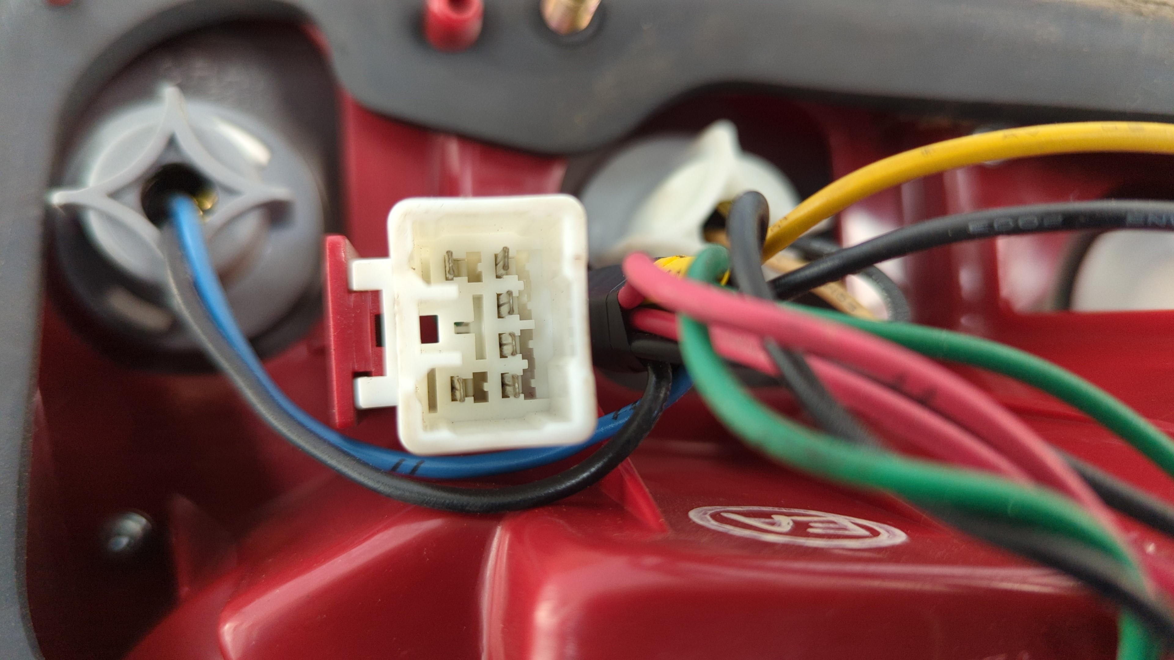 PILOTO TRASERO IZQUIERDO CHEVROLET NUBIRA BERLINA - vista 6