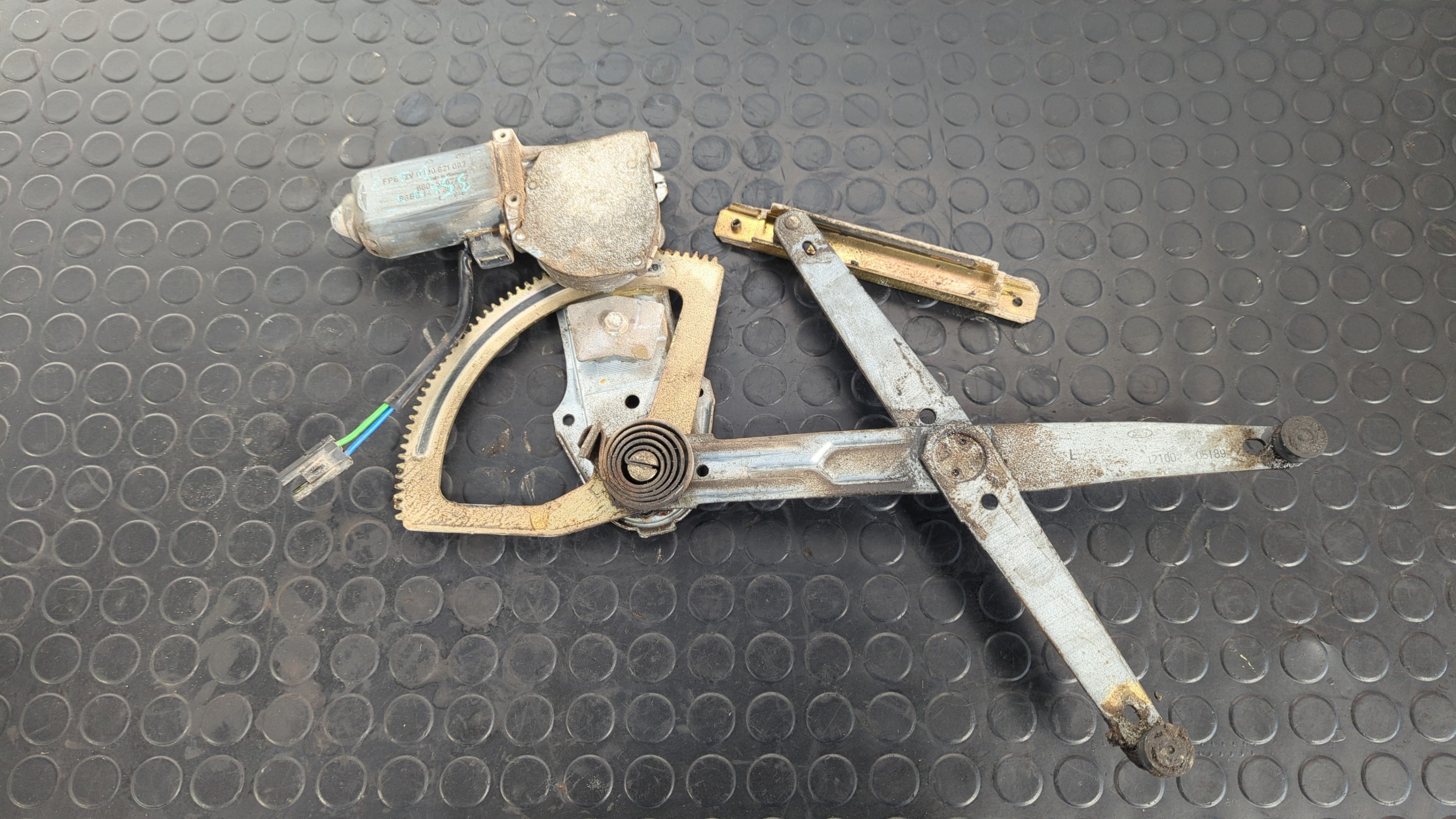 ELEVALUNAS DELANTERO IZQUIERDO FORD SIERRA BERLINA