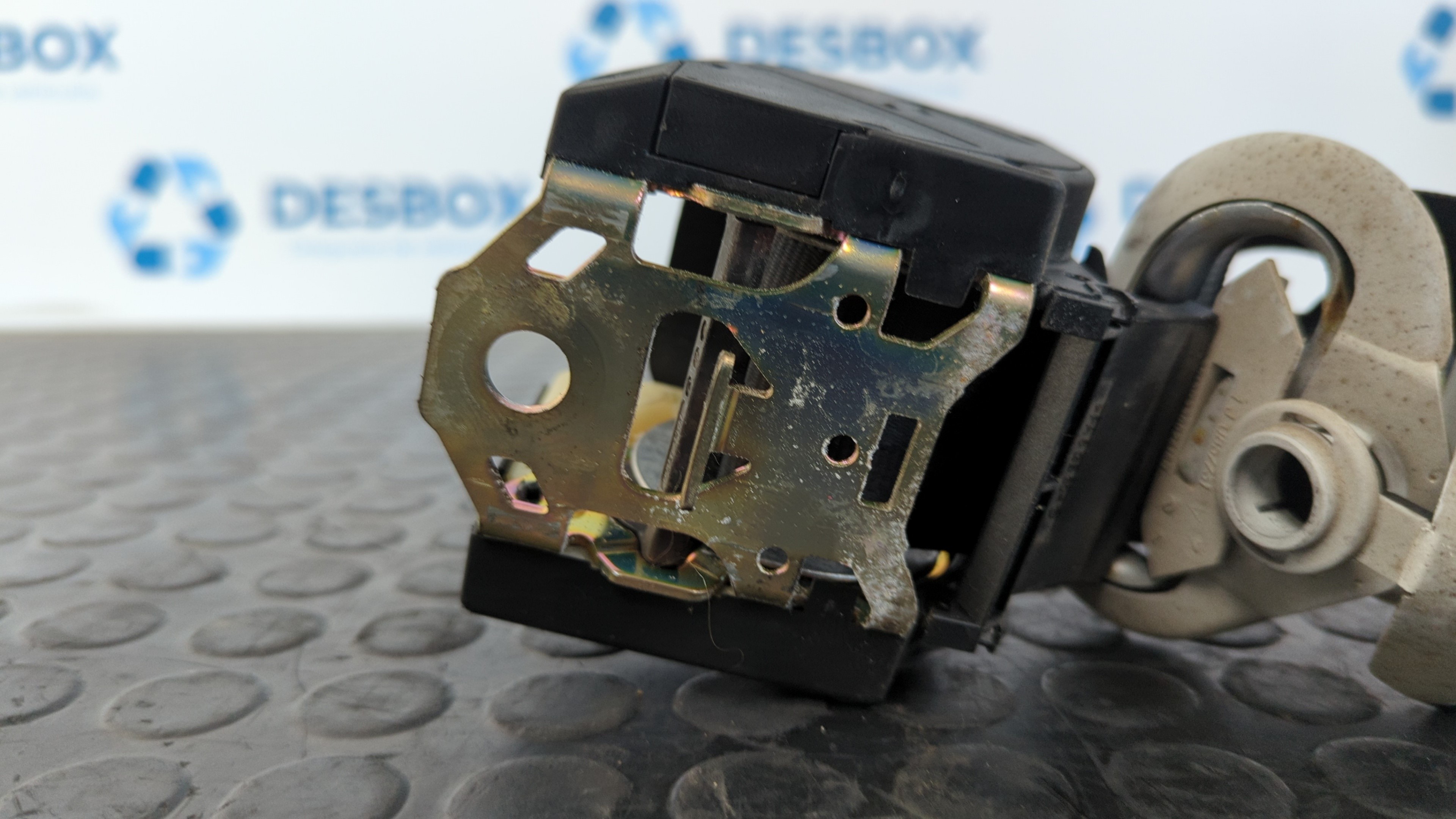 CINTURON TRASERO IZQUIERDO VOLKSWAGEN NEW BEETLE (9C1/1C1) - vista 3