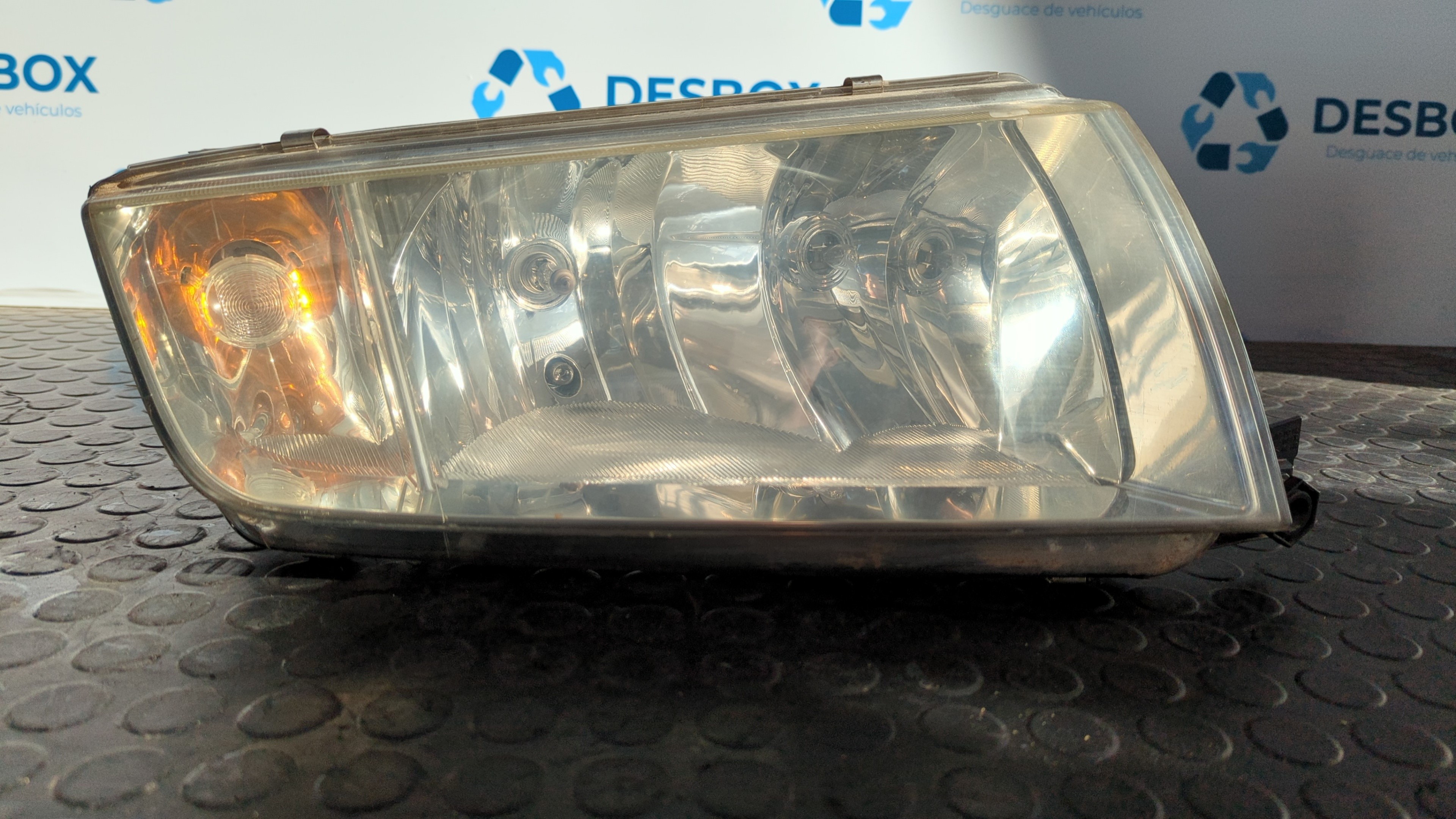 FARO DERECHO SKODA FABIA (6Y2/6Y3)