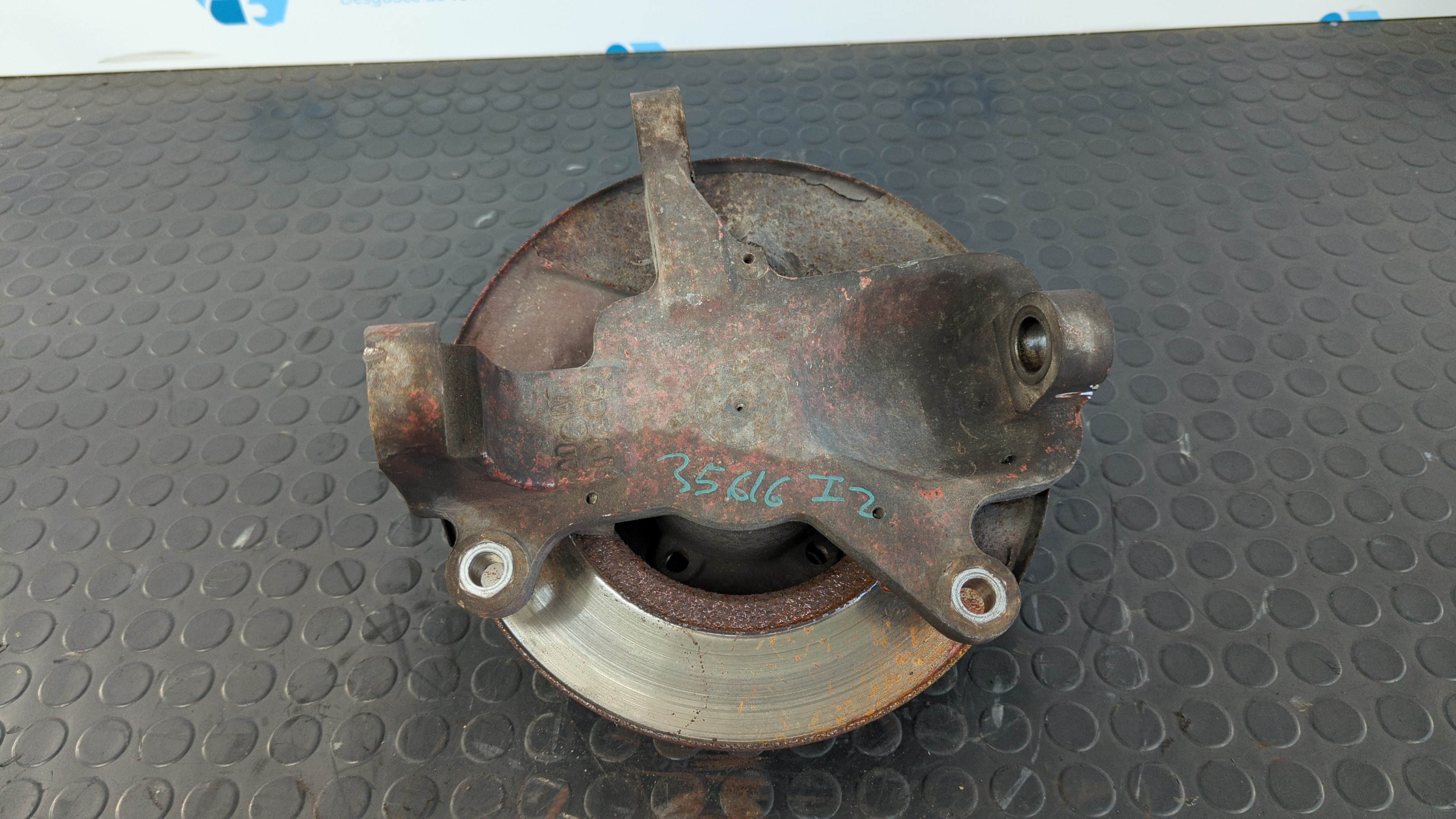 MANGUETA DELANTERA IZQUIERDA IVECO DAILY CAJA CERRADA (1999 =>)